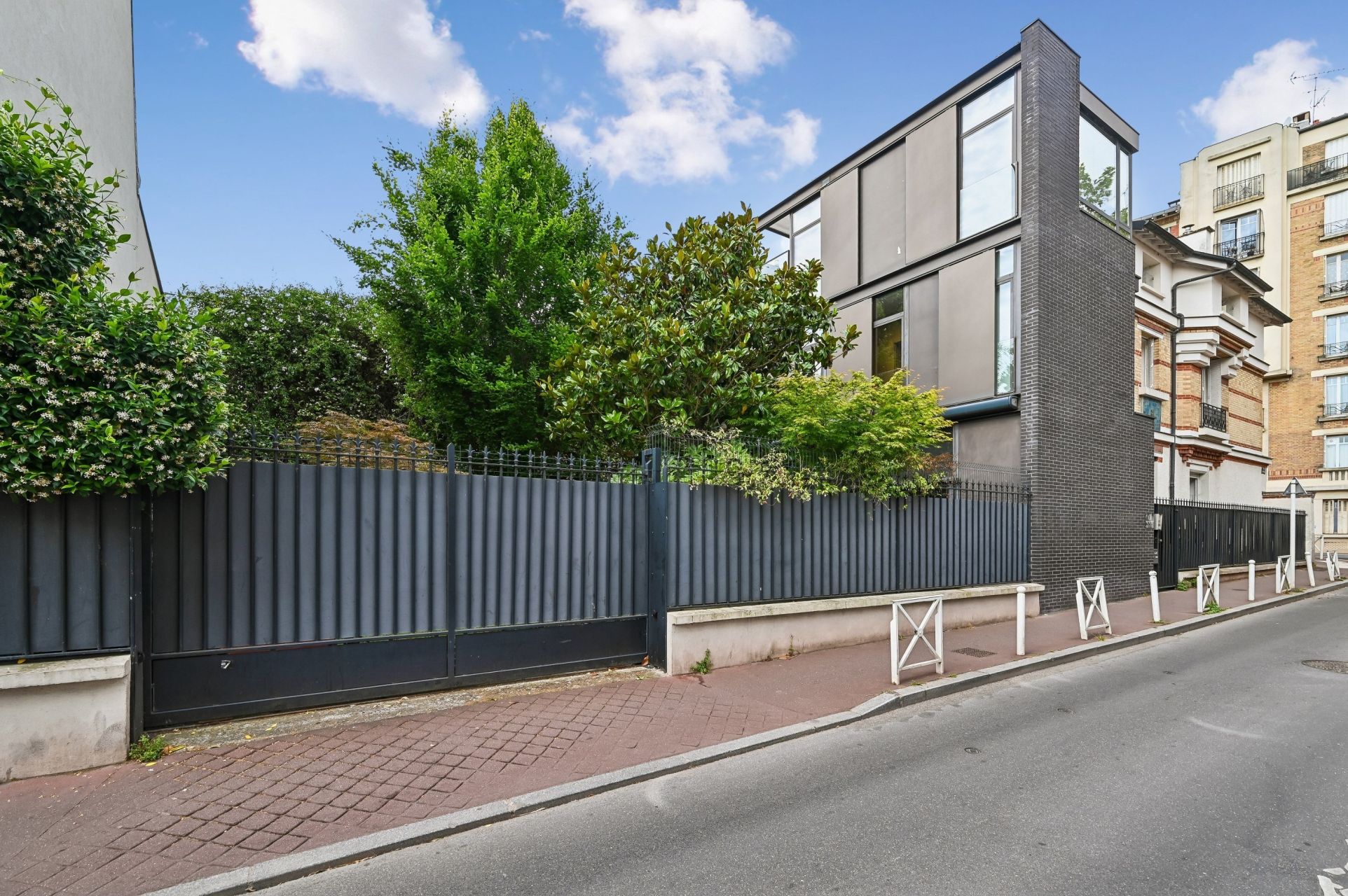 luxury house 8 Rooms for sale on MONTROUGE (92120)