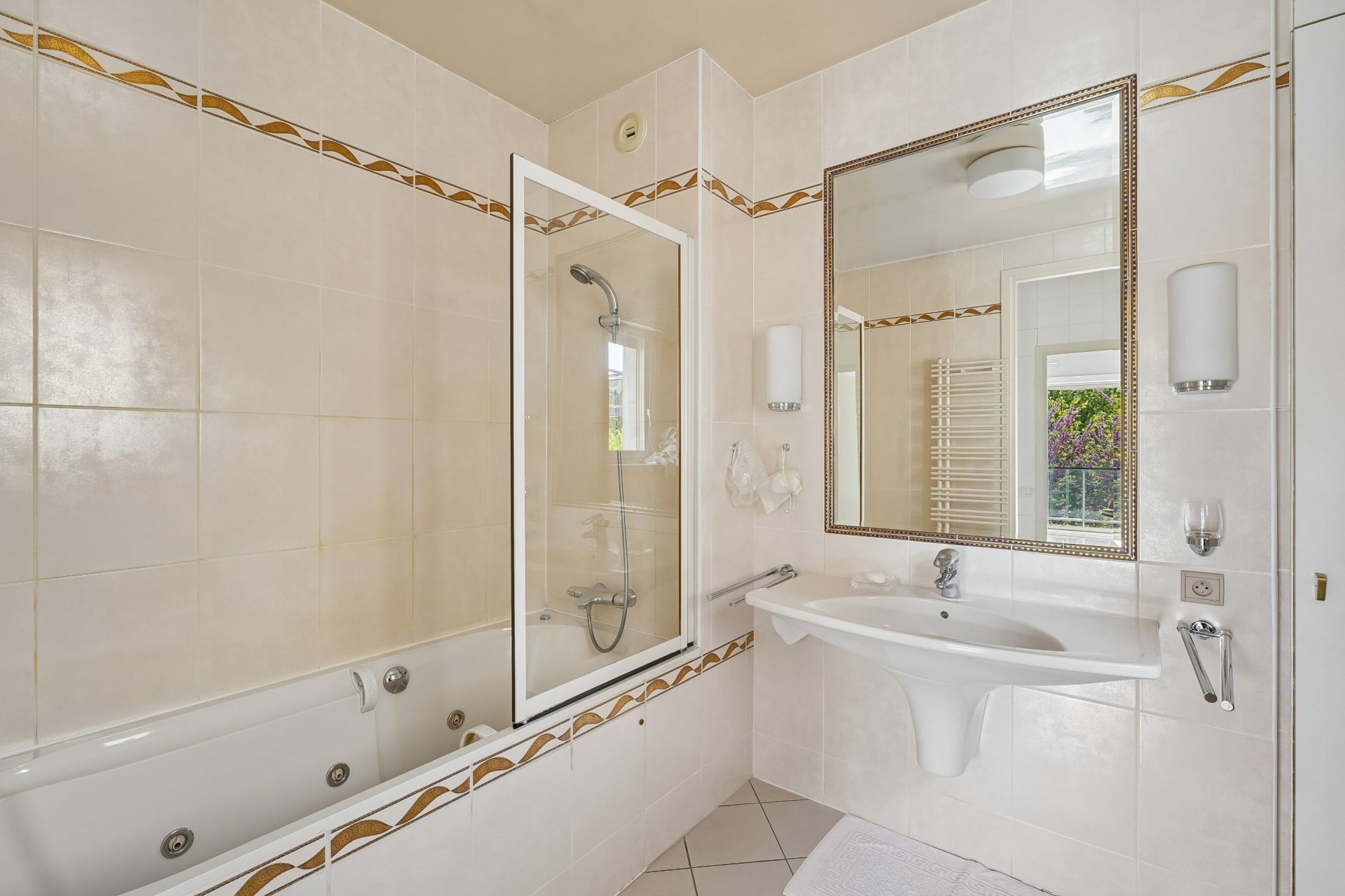 luxury apartment 4 Rooms for sale on NEUILLY SUR SEINE (92200)
