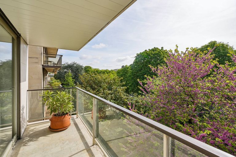 luxury apartment 4 Rooms for sale on NEUILLY SUR SEINE (92200)