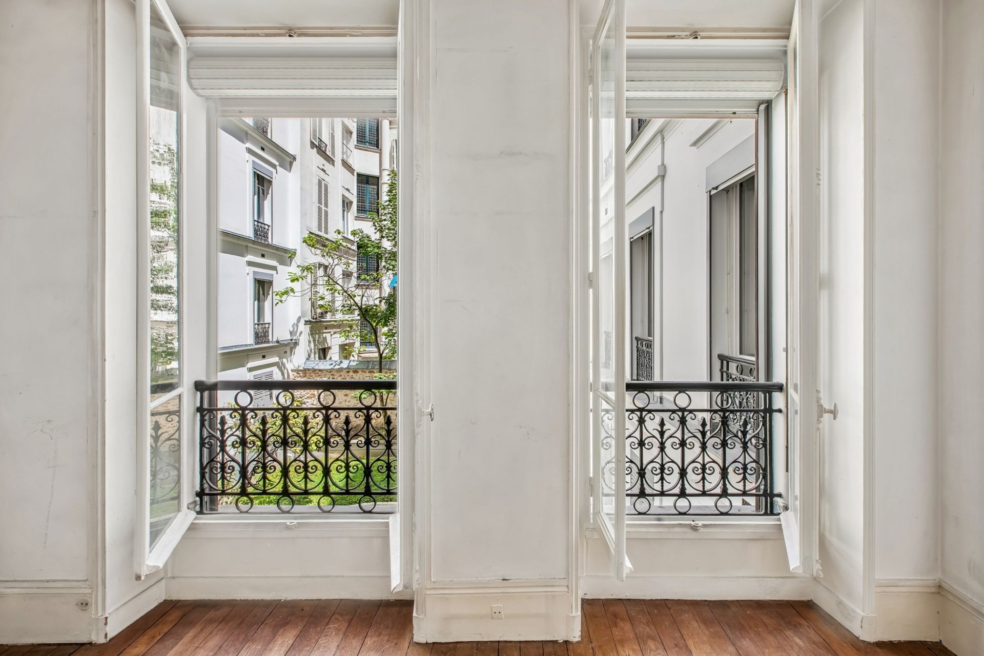 luxury apartment 4 Rooms for sale on PARIS (75016)