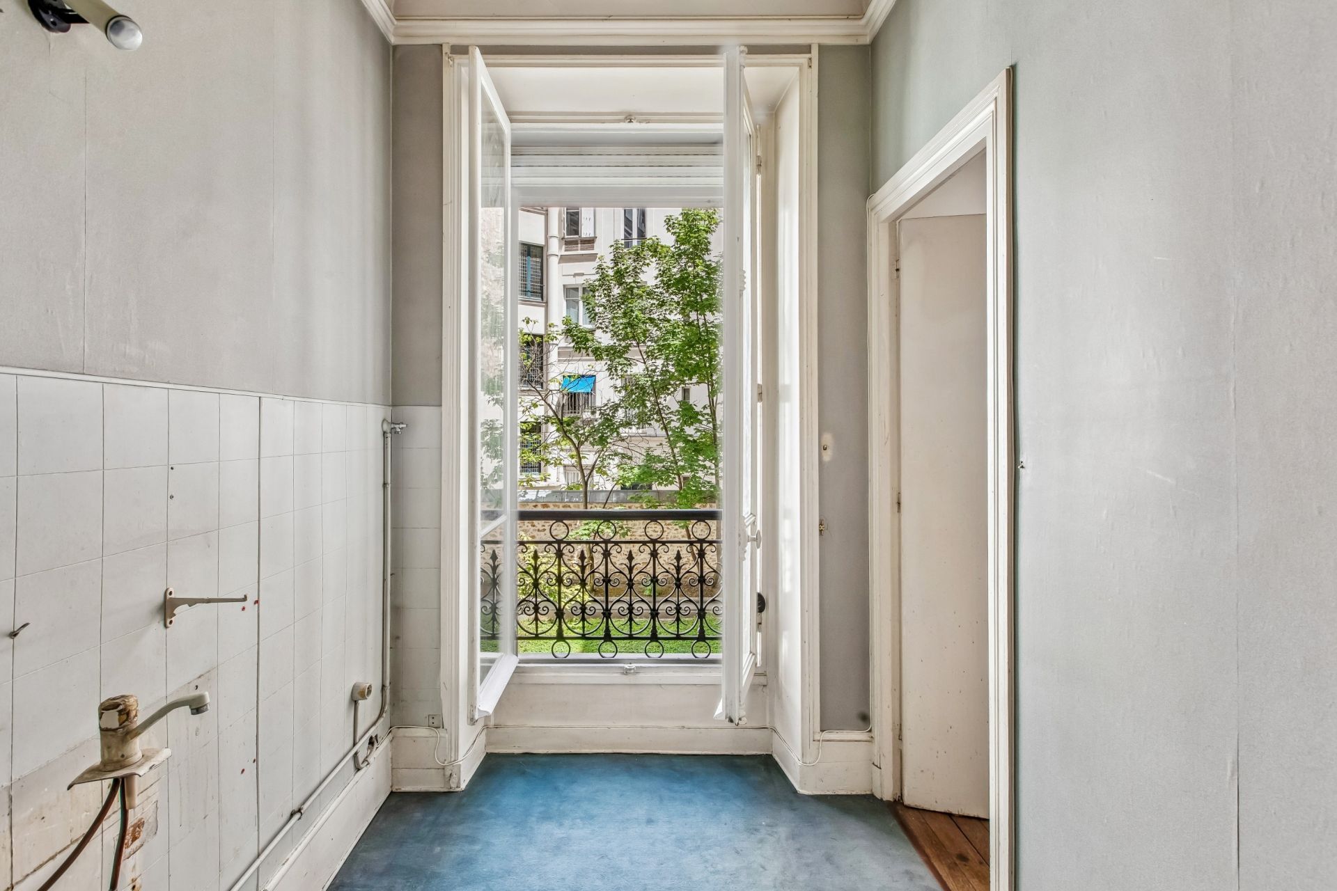 luxury apartment 4 Rooms for sale on PARIS (75016)