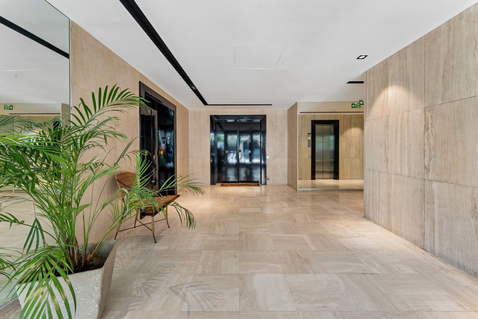 luxury apartment 5 Rooms for sale on NEUILLY SUR SEINE (92200)