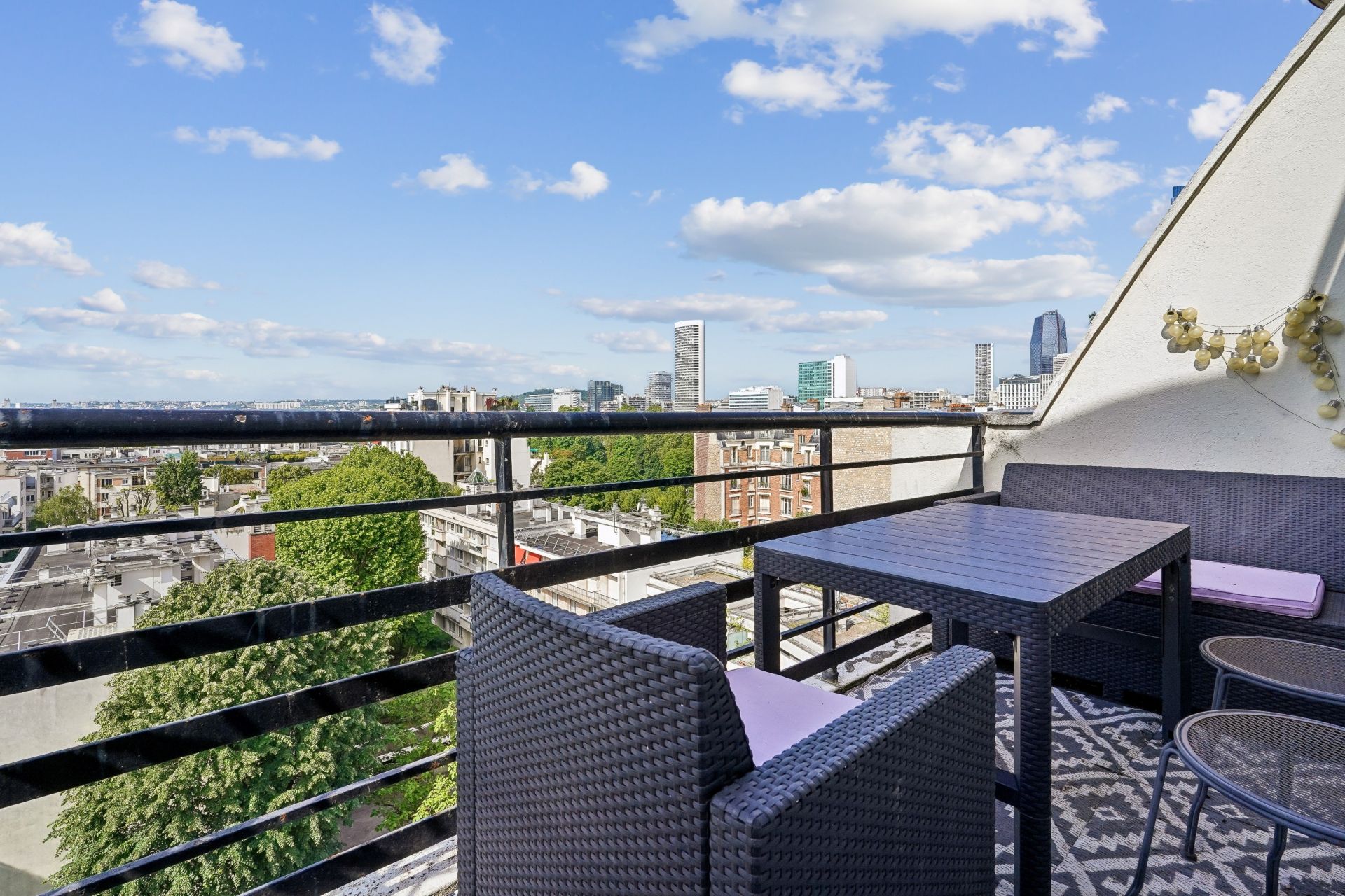 luxury apartment 5 Rooms for sale on NEUILLY SUR SEINE (92200)