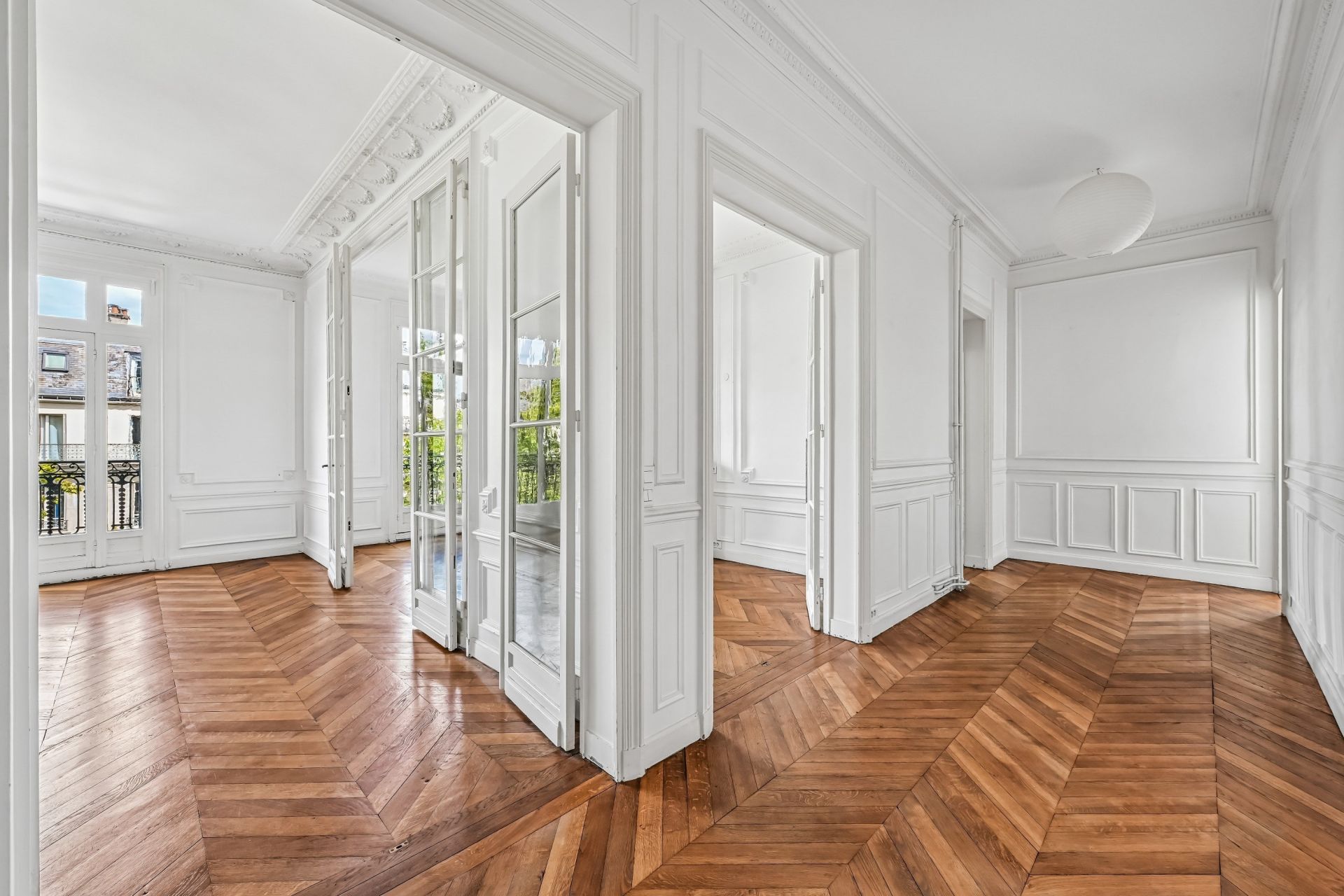 luxury apartment 6 Rooms for sale on PARIS (75017)