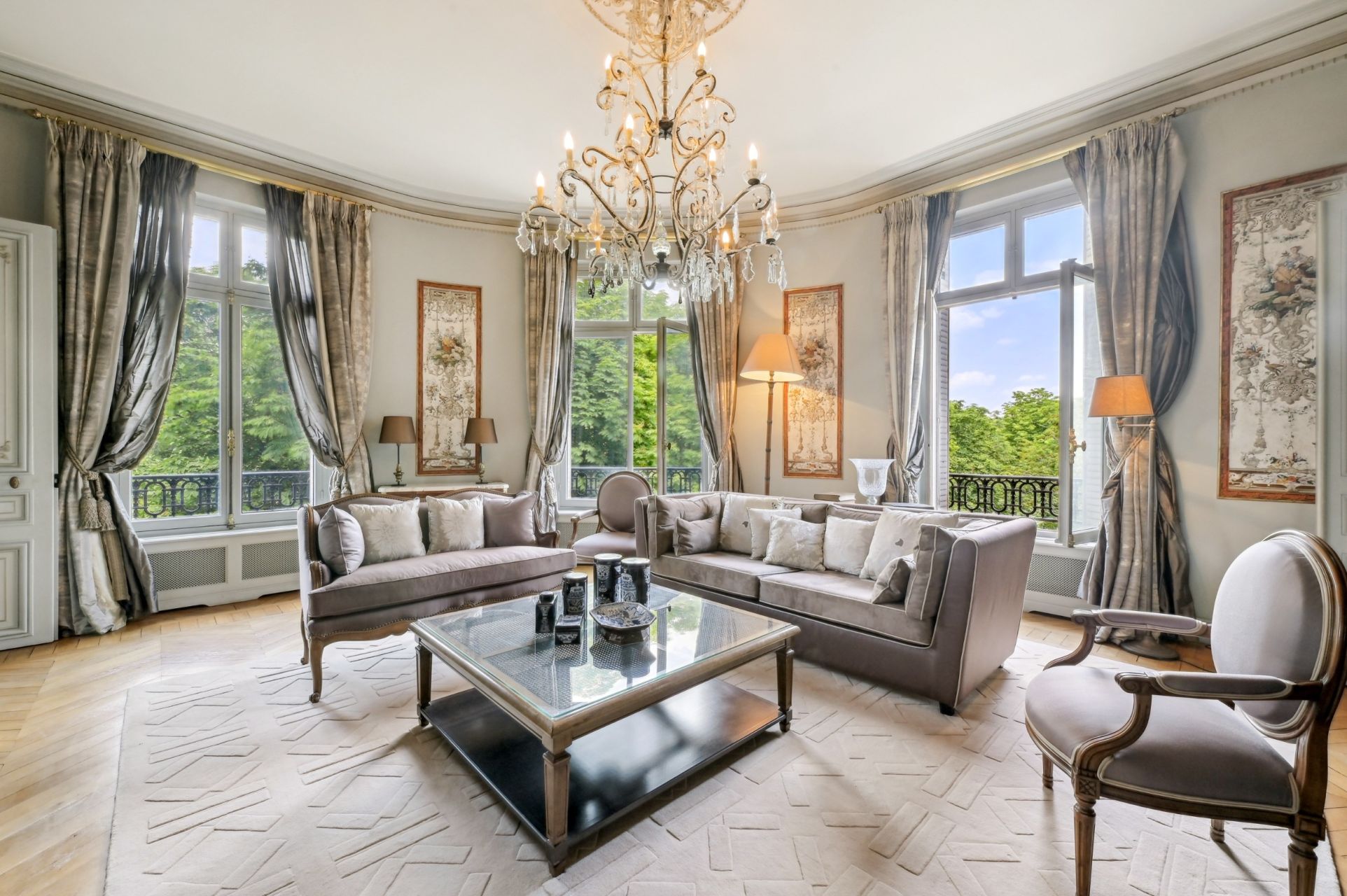 luxury apartment 7 Rooms for rent on PARIS (75007)
