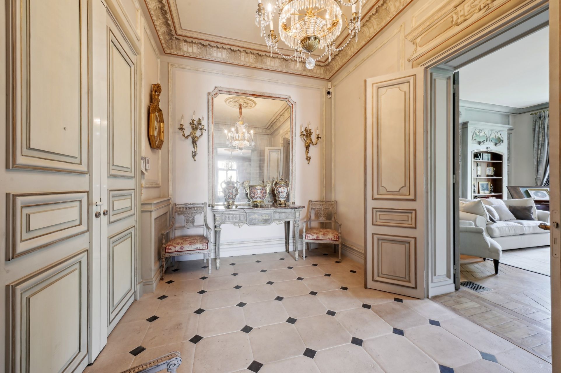 luxury apartment 7 Rooms for rent on PARIS (75007)