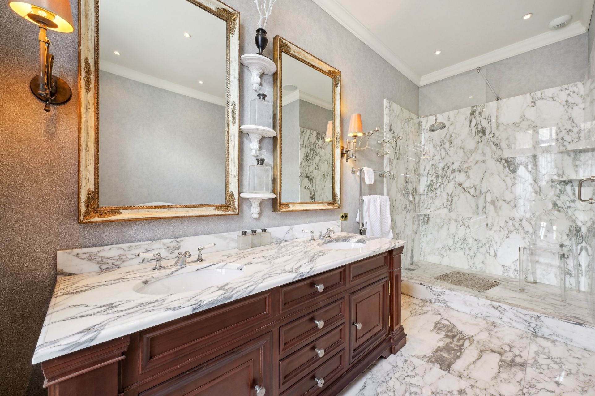 luxury apartment 7 Rooms for rent on PARIS (75007)