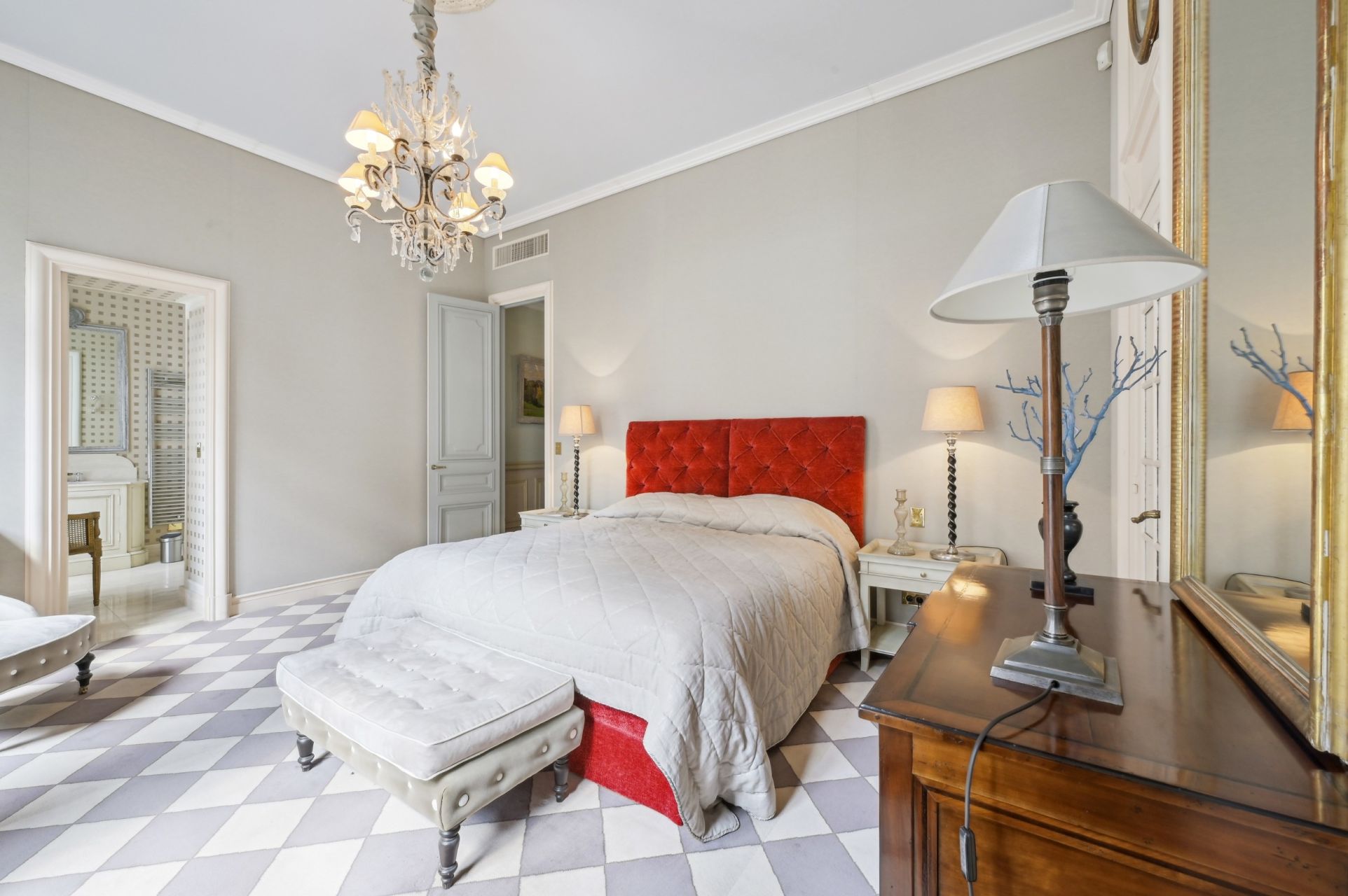 luxury apartment 7 Rooms for rent on PARIS (75007)