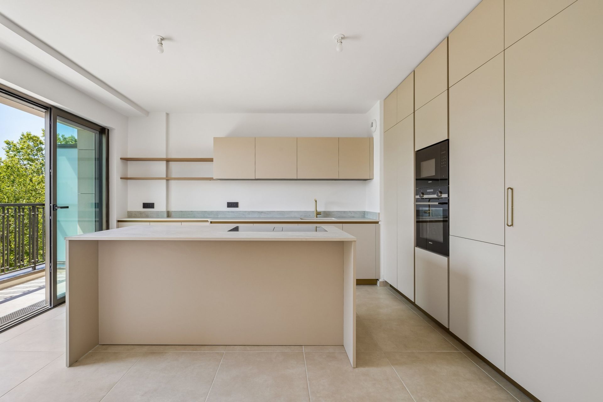 luxury apartment 5 Rooms for sale on NEUILLY SUR SEINE (92200)