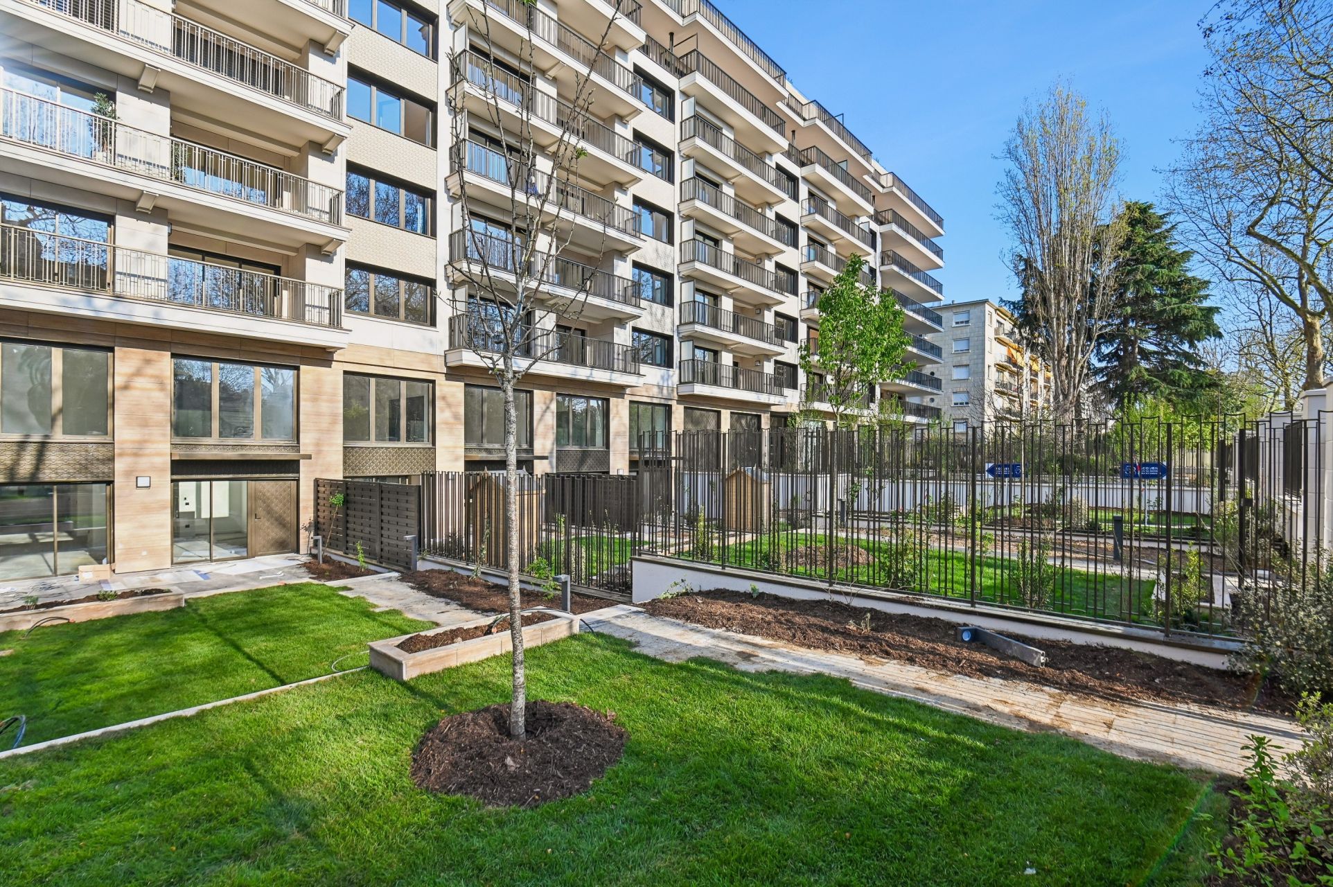 luxury apartment 5 Rooms for sale on NEUILLY SUR SEINE (92200)