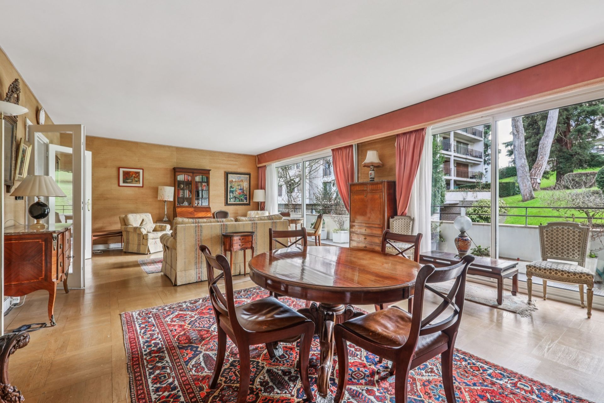luxury apartment 5 Rooms for sale on VILLE D AVRAY (92410)