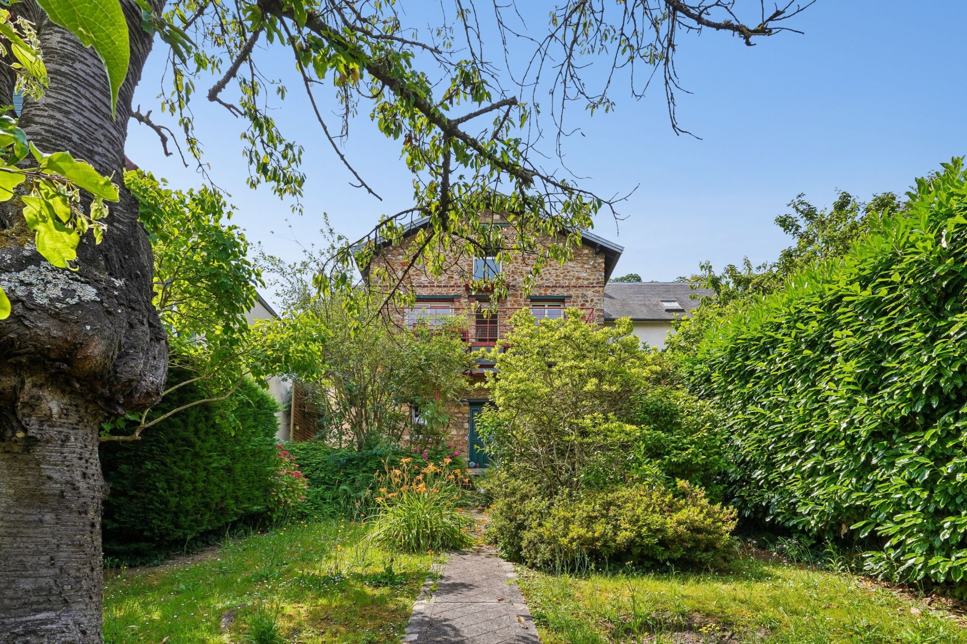 luxury house 5 Rooms for sale on SEVRES (92310)