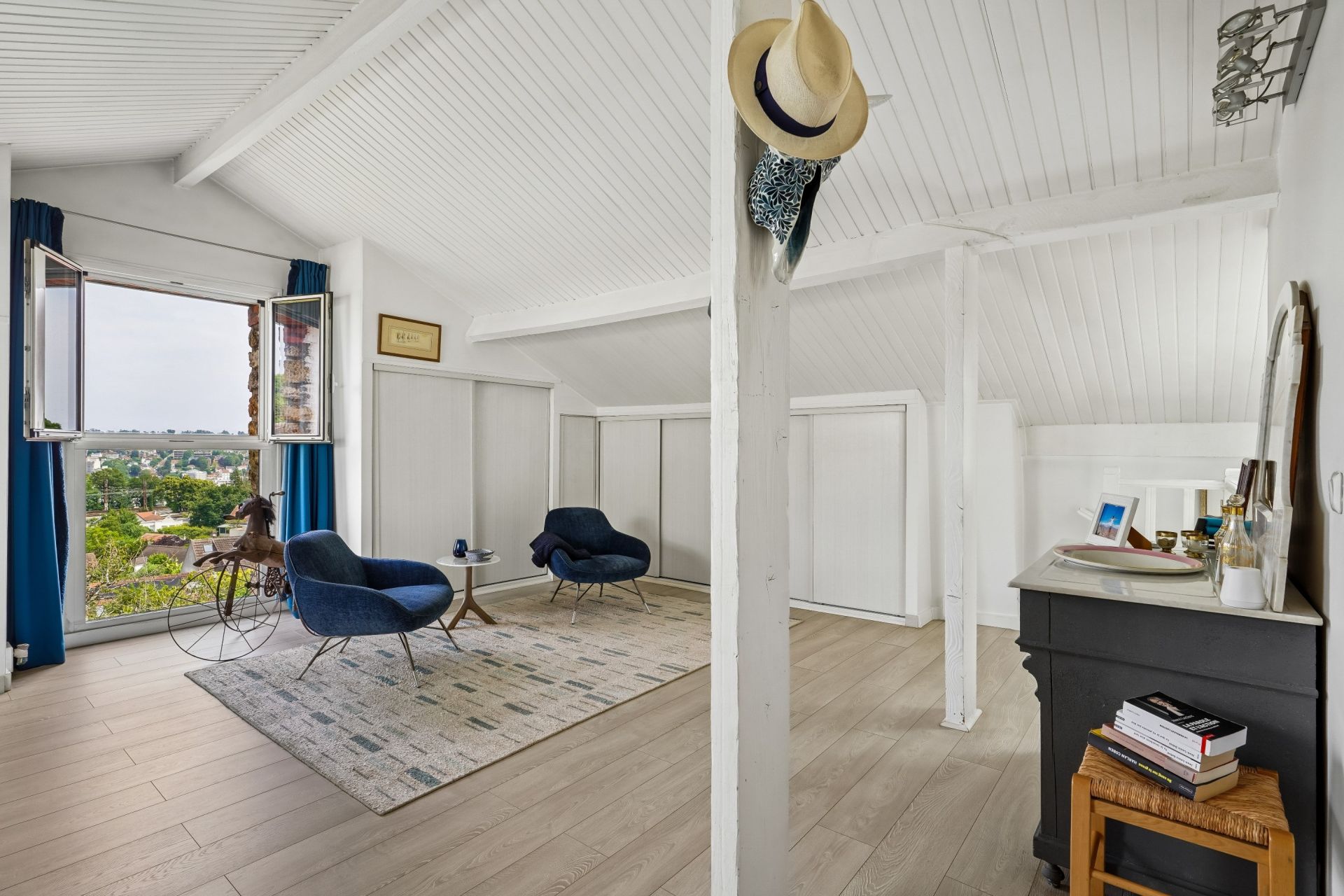 luxury house 5 Rooms for sale on SEVRES (92310)