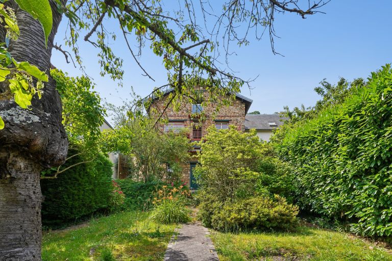 luxury house 5 Rooms for sale on SEVRES (92310)