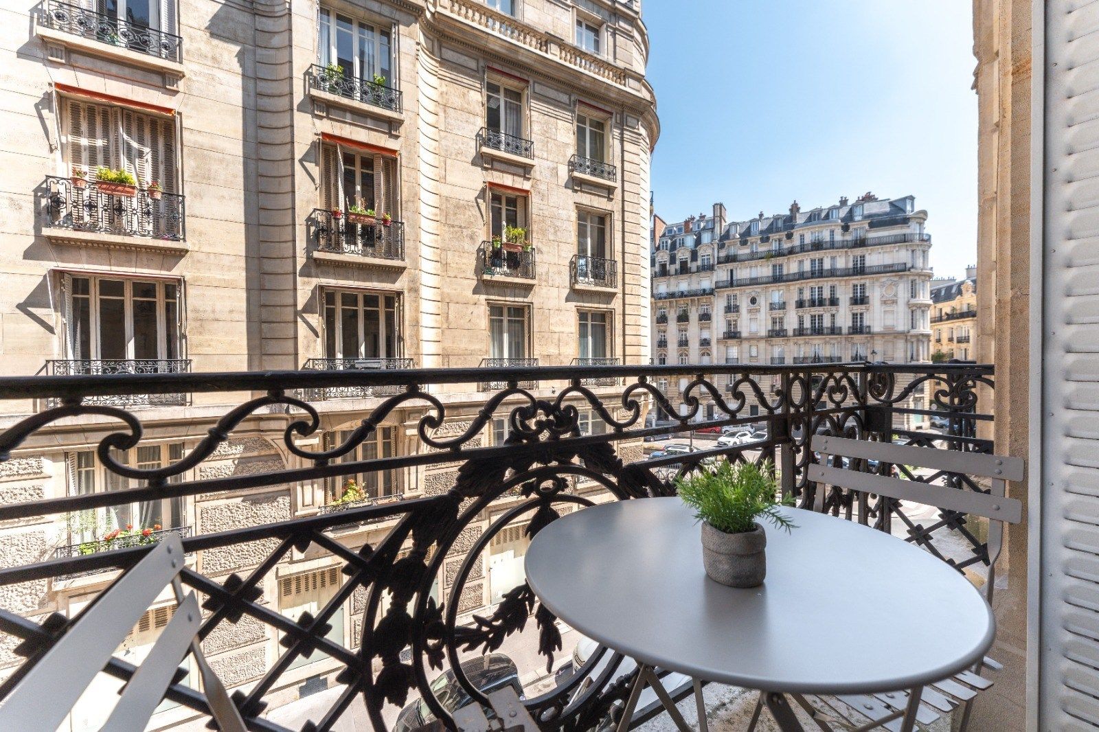 luxury apartment 6 Rooms for sale on PARIS (75116)