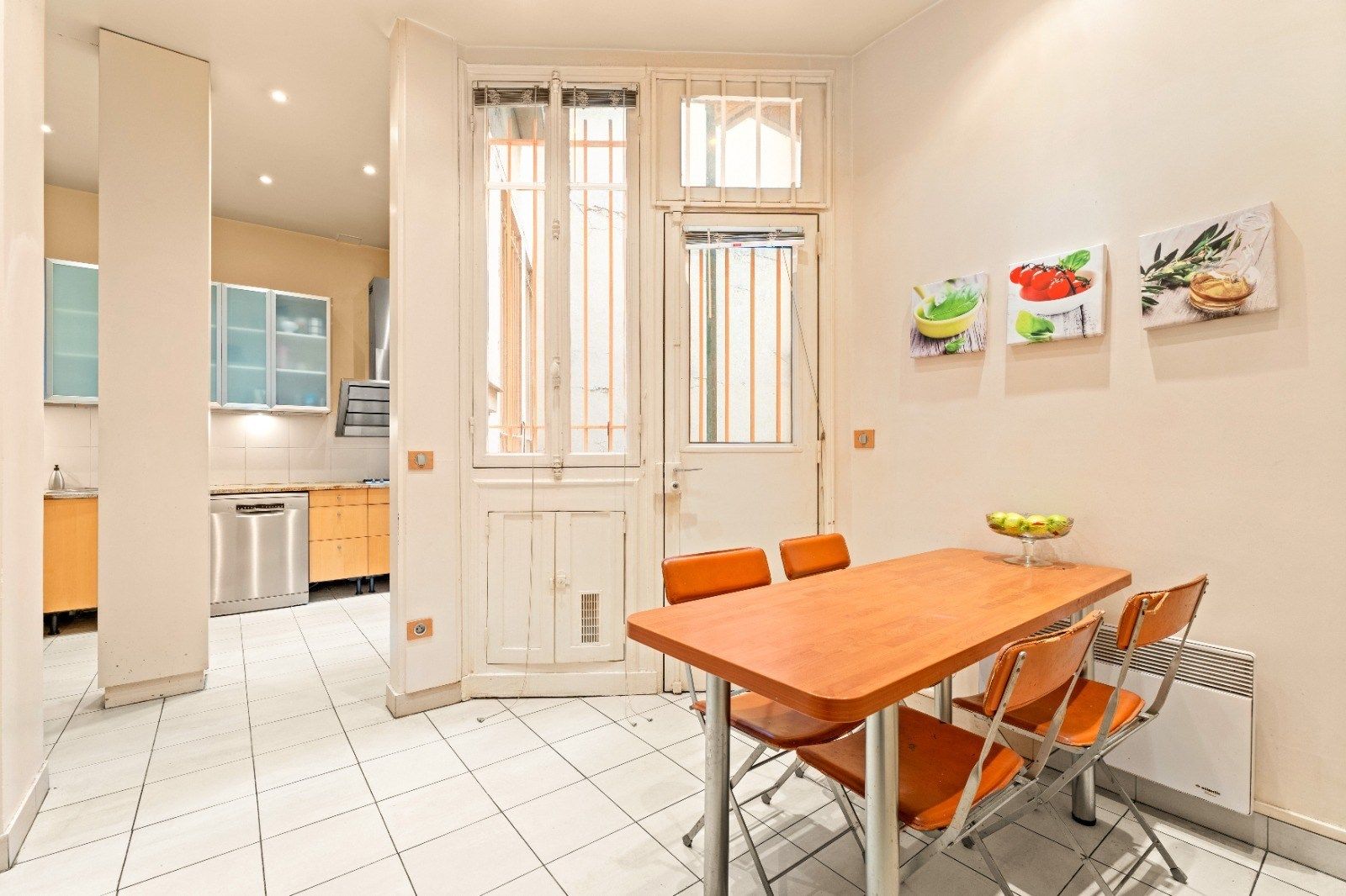 luxury apartment 6 Rooms for sale on PARIS (75116)