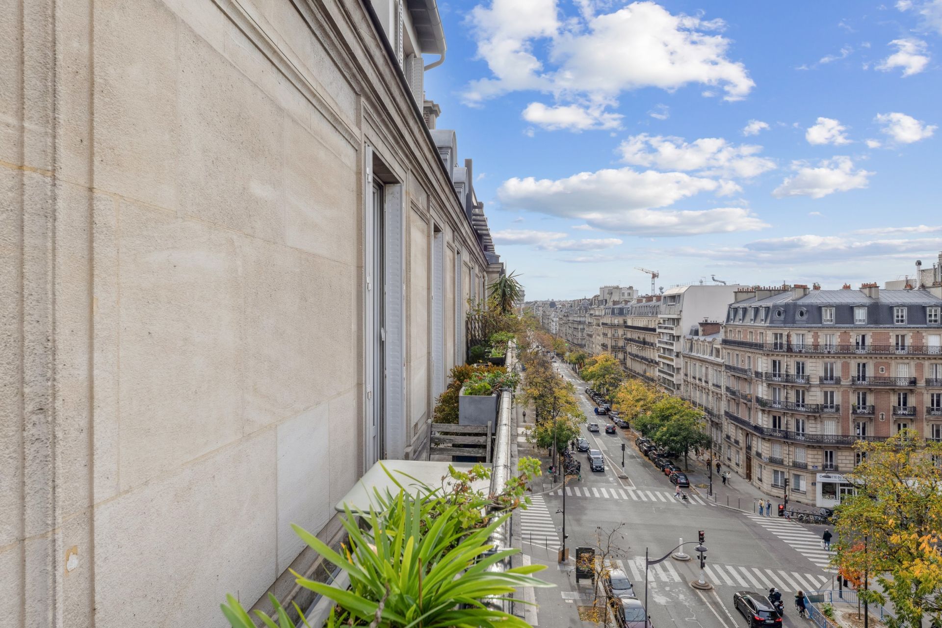 luxury apartment 8 Rooms for sale on PARIS (75017)