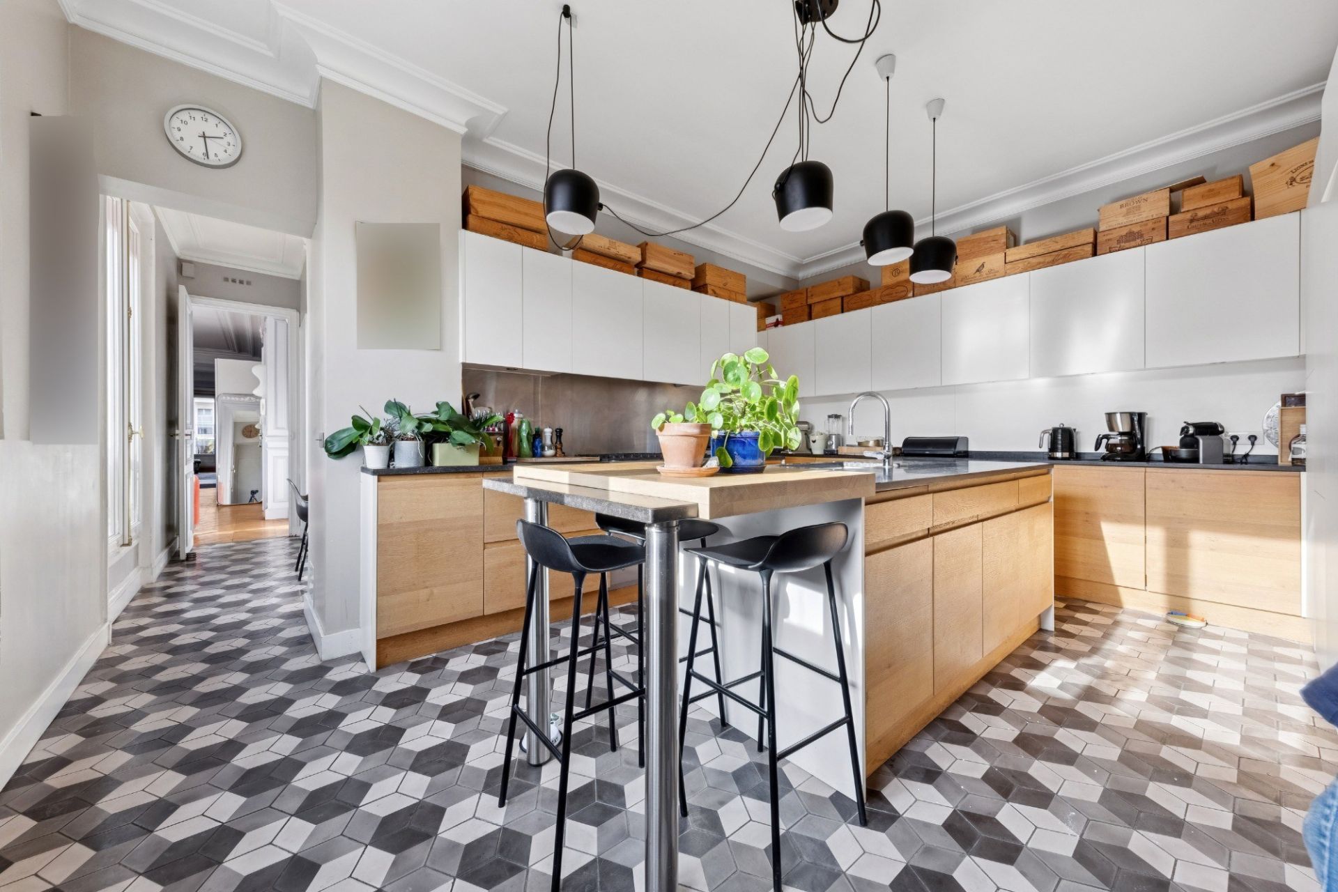 luxury apartment 8 Rooms for sale on PARIS (75017)