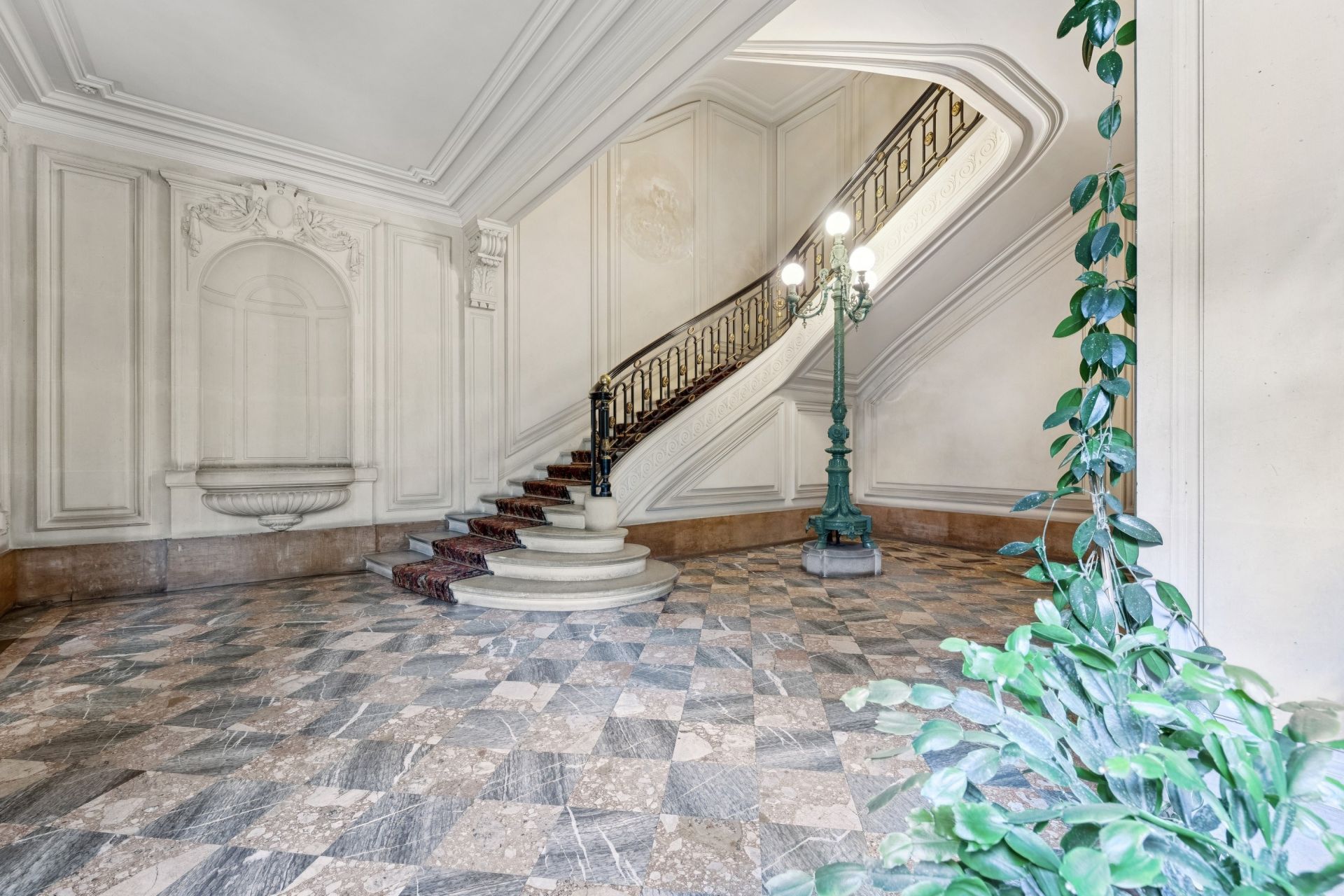 luxury apartment 8 Rooms for sale on PARIS (75017)