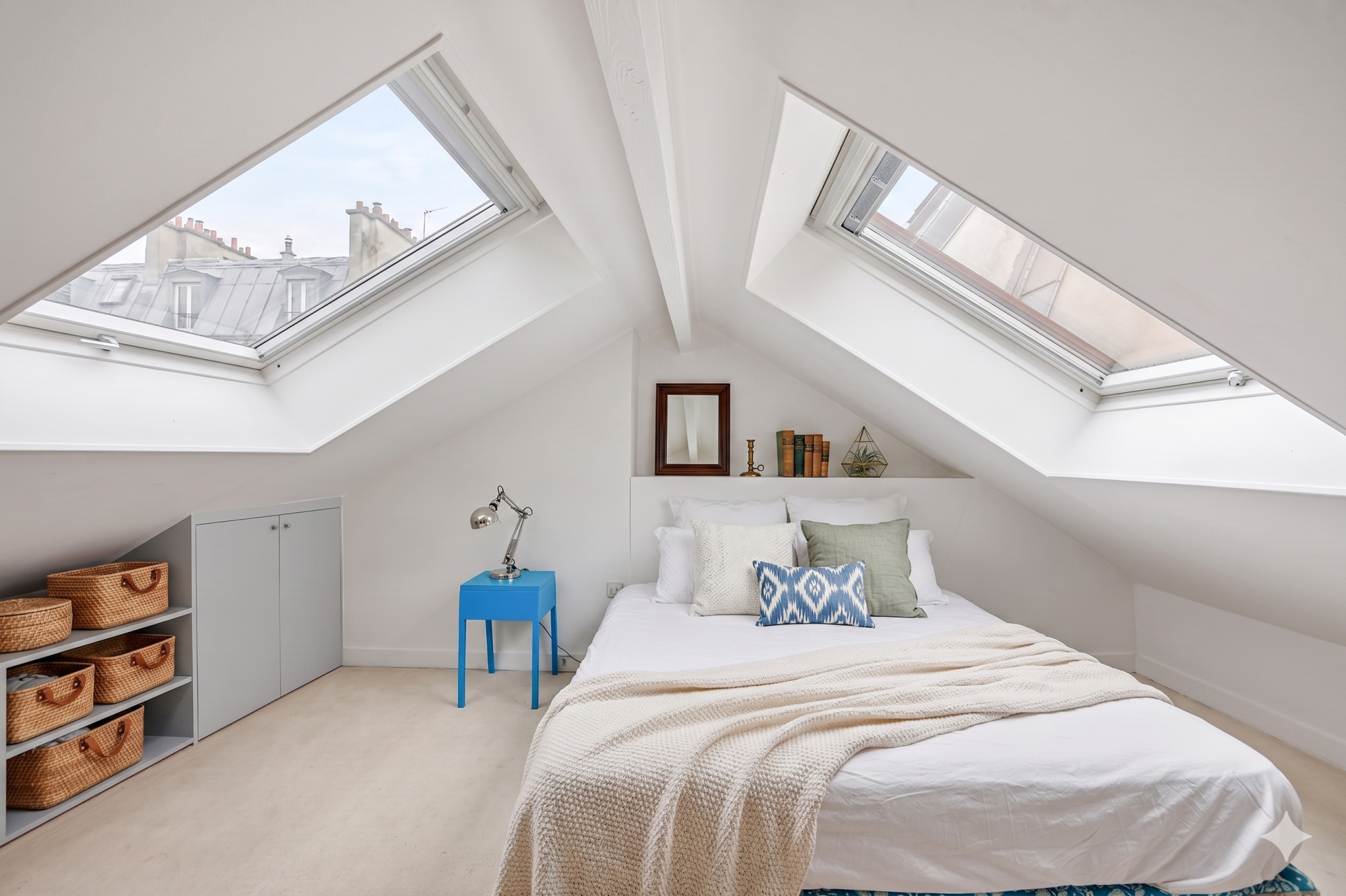 luxury duplex 4 Rooms for sale on PARIS (75002)