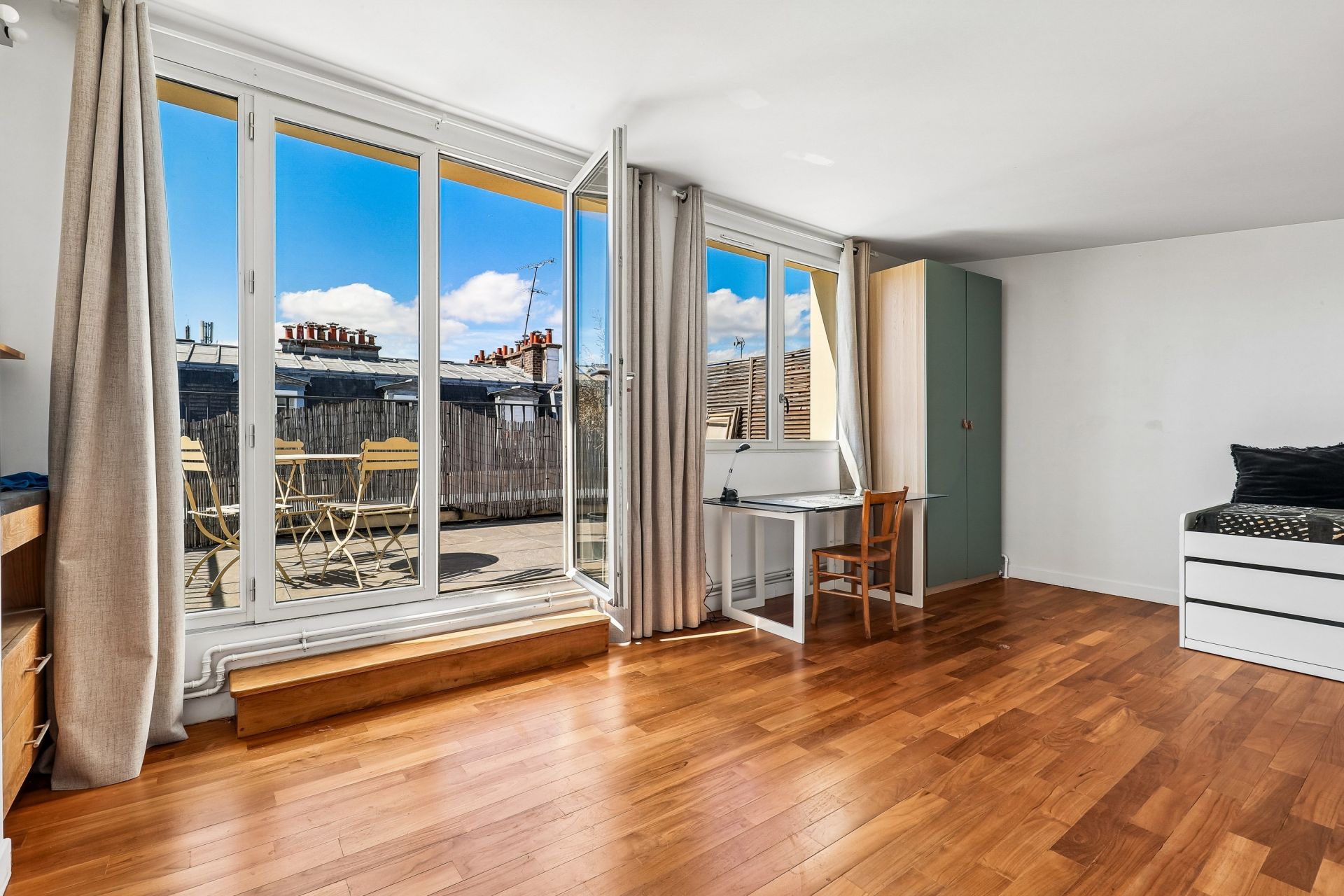 triplex 5 Rooms for sale on PARIS (75011)