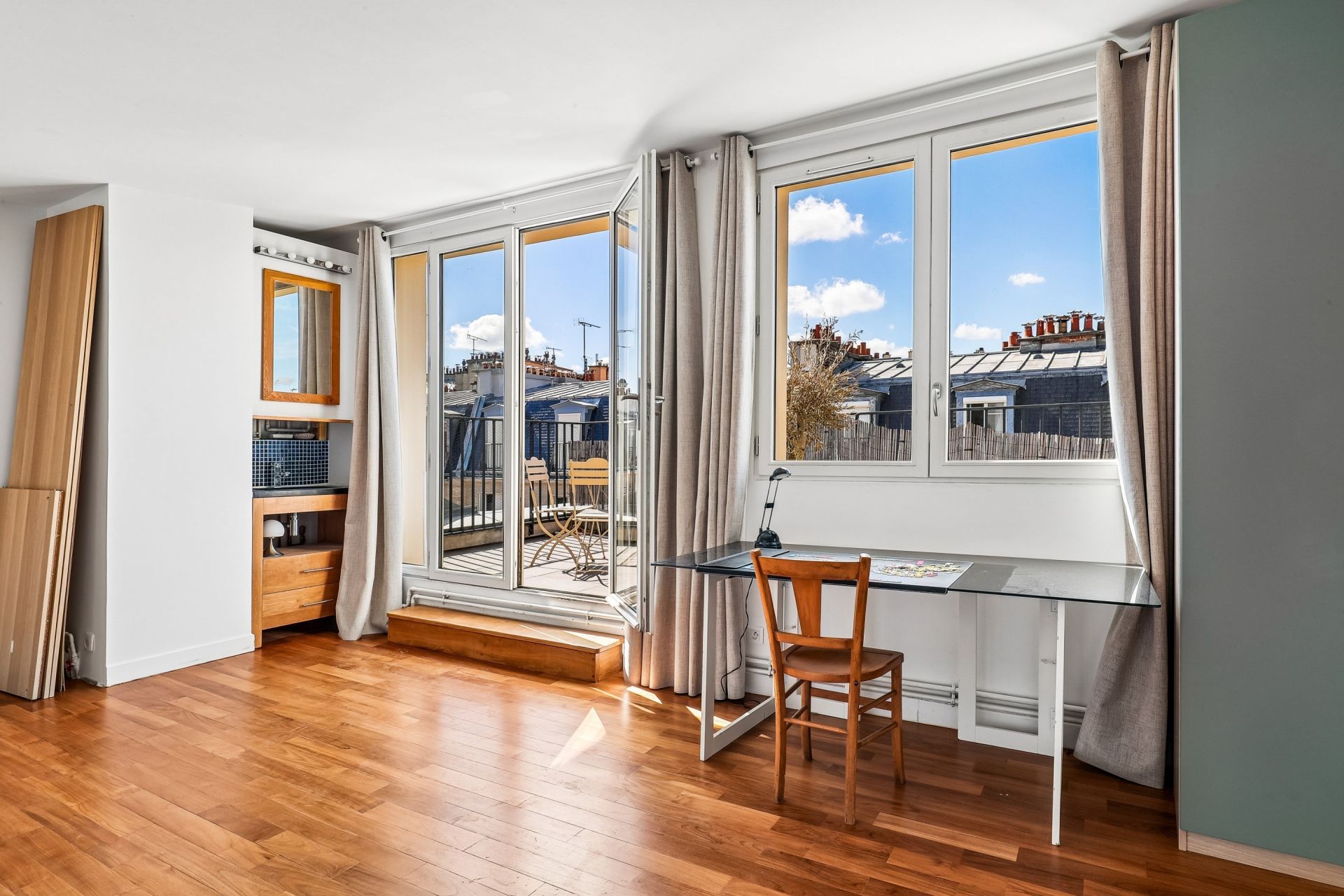 triplex 5 Rooms for sale on PARIS (75011)