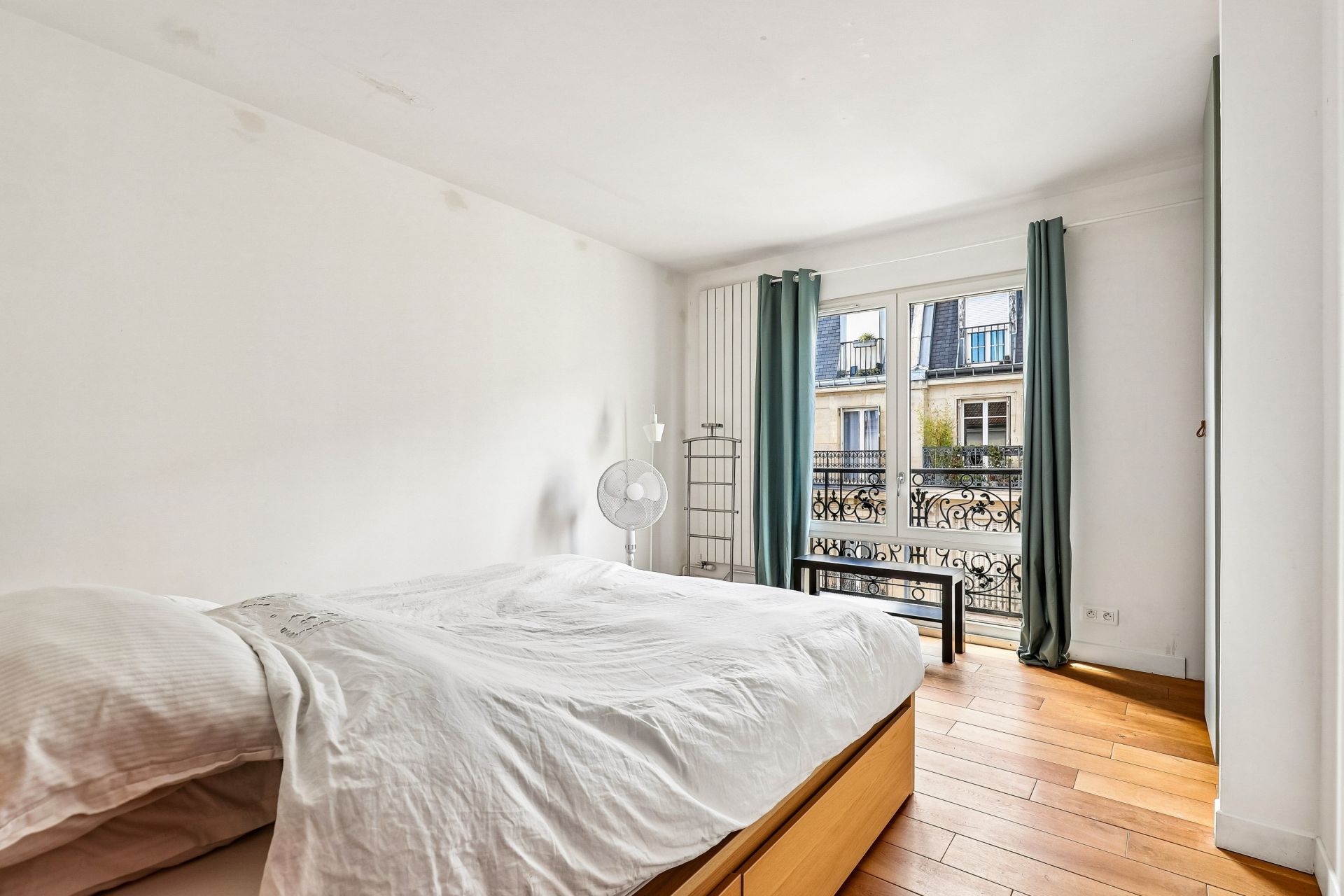 triplex 5 Rooms for sale on PARIS (75011)