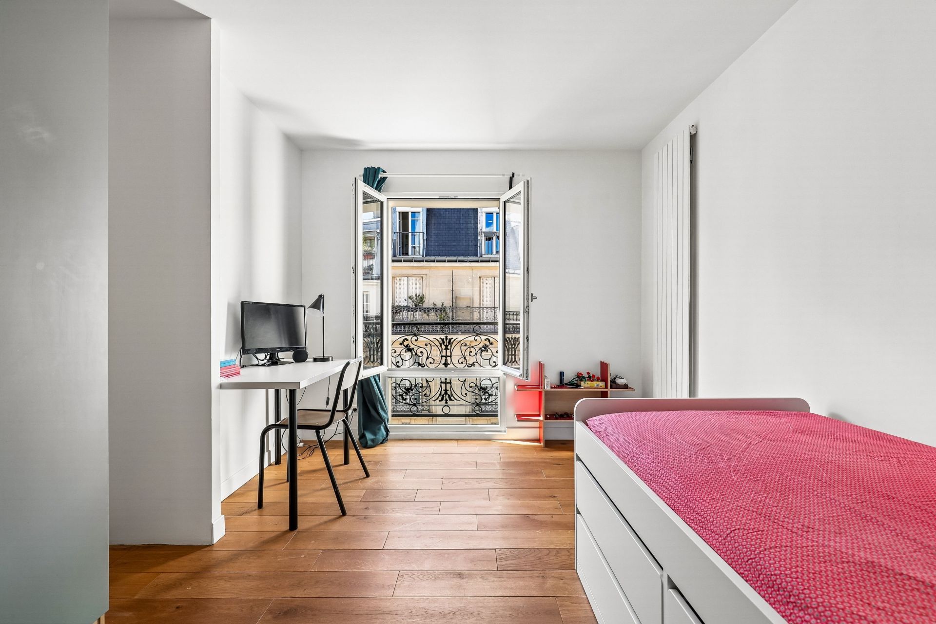 triplex 5 Rooms for sale on PARIS (75011)