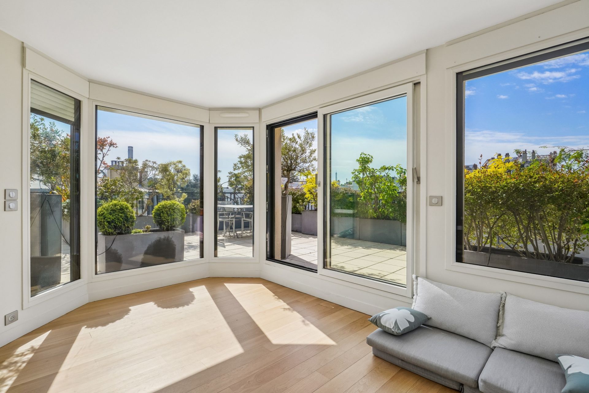 penthouse 6 Rooms for sale on NEUILLY SUR SEINE (92200)