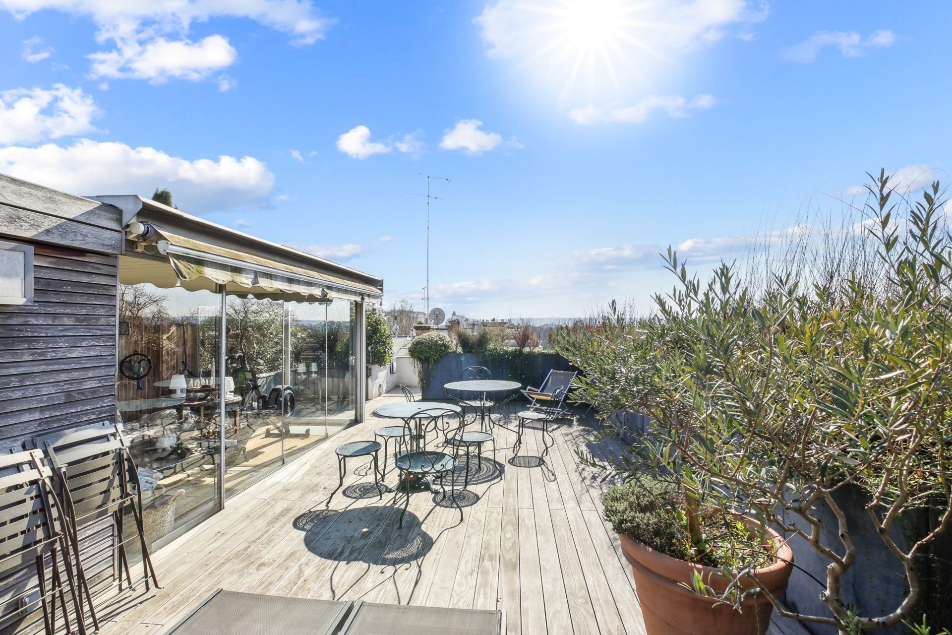 luxury apartment 6 Rooms for sale on PARIS (75016)