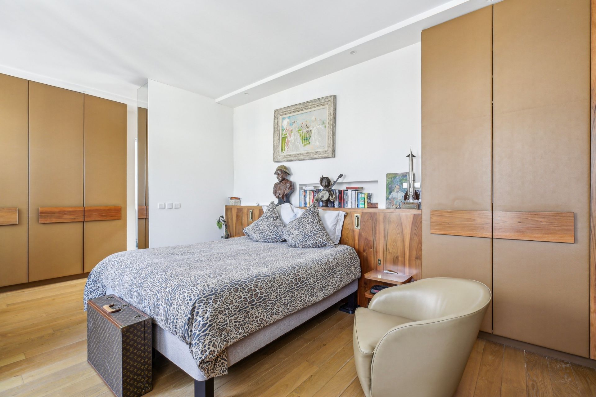 luxury apartment 6 Rooms for sale on PARIS (75016)