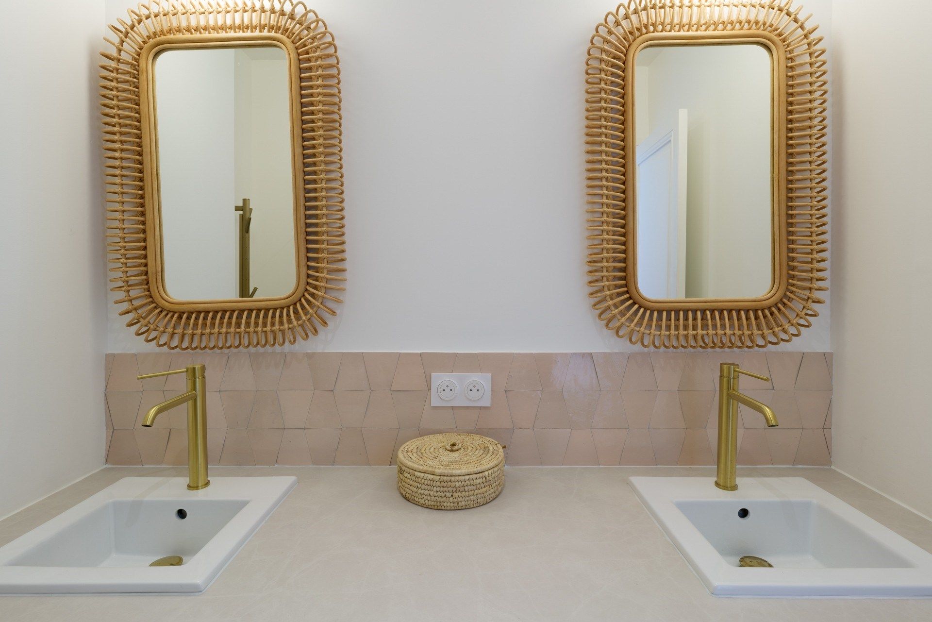 luxury apartment 4 Rooms for sale on PARIS (75016)