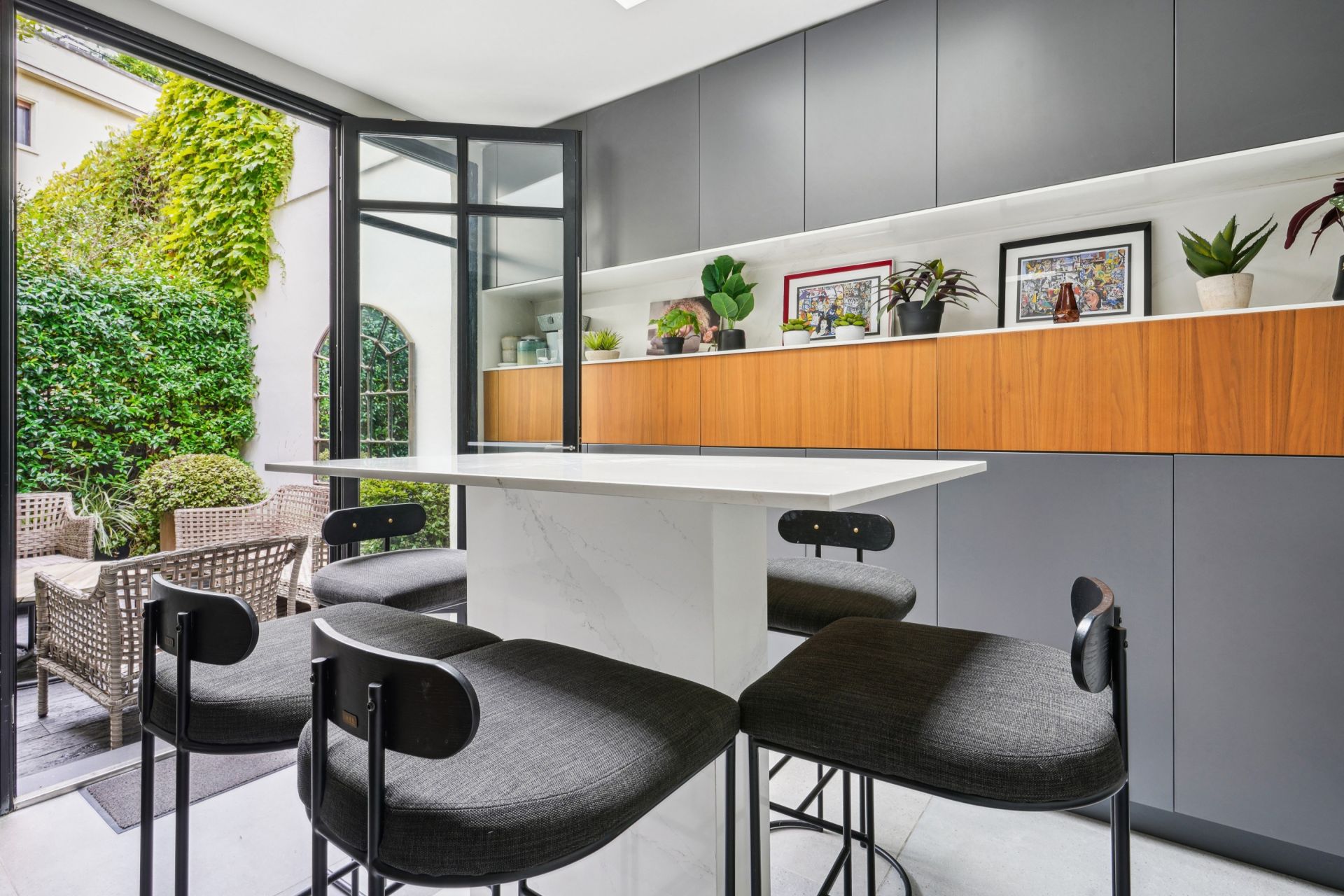 luxury house 6 Rooms for sale on NEUILLY SUR SEINE (92200)