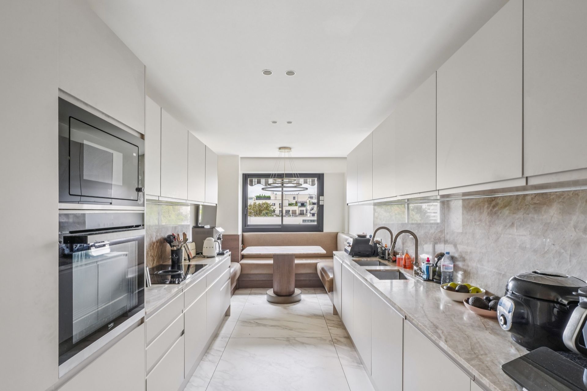 luxury apartment 5 Rooms for sale on NEUILLY SUR SEINE (92200)