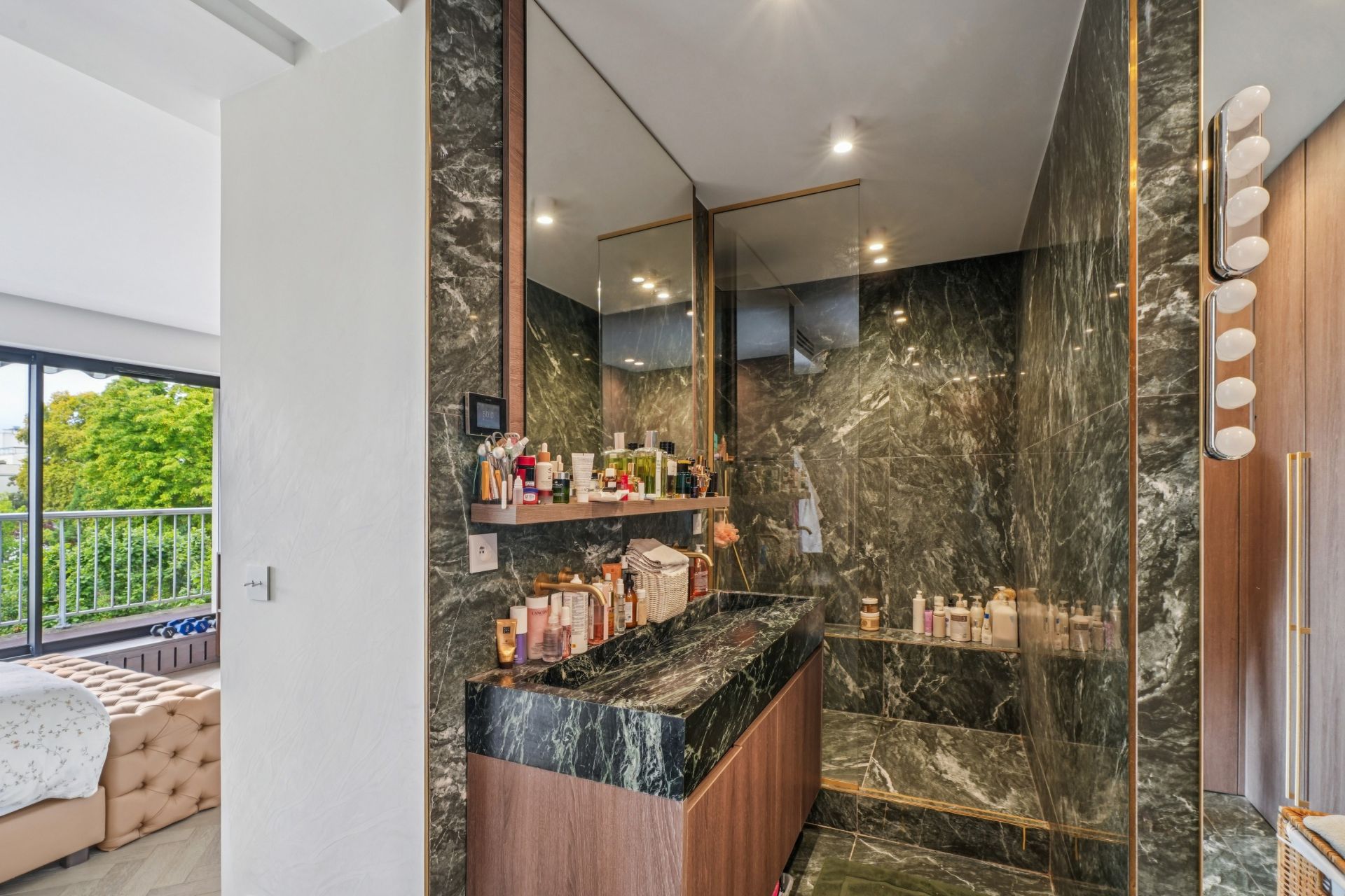 luxury apartment 5 Rooms for sale on NEUILLY SUR SEINE (92200)