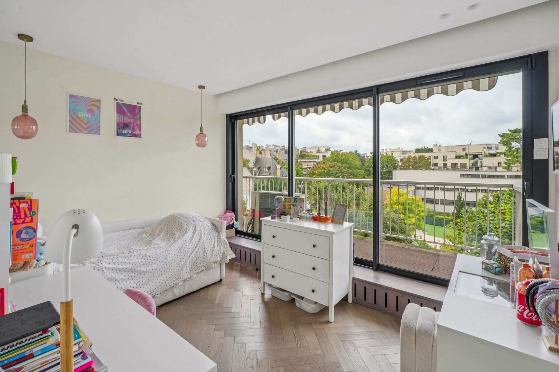 luxury apartment 5 Rooms for sale on NEUILLY SUR SEINE (92200)