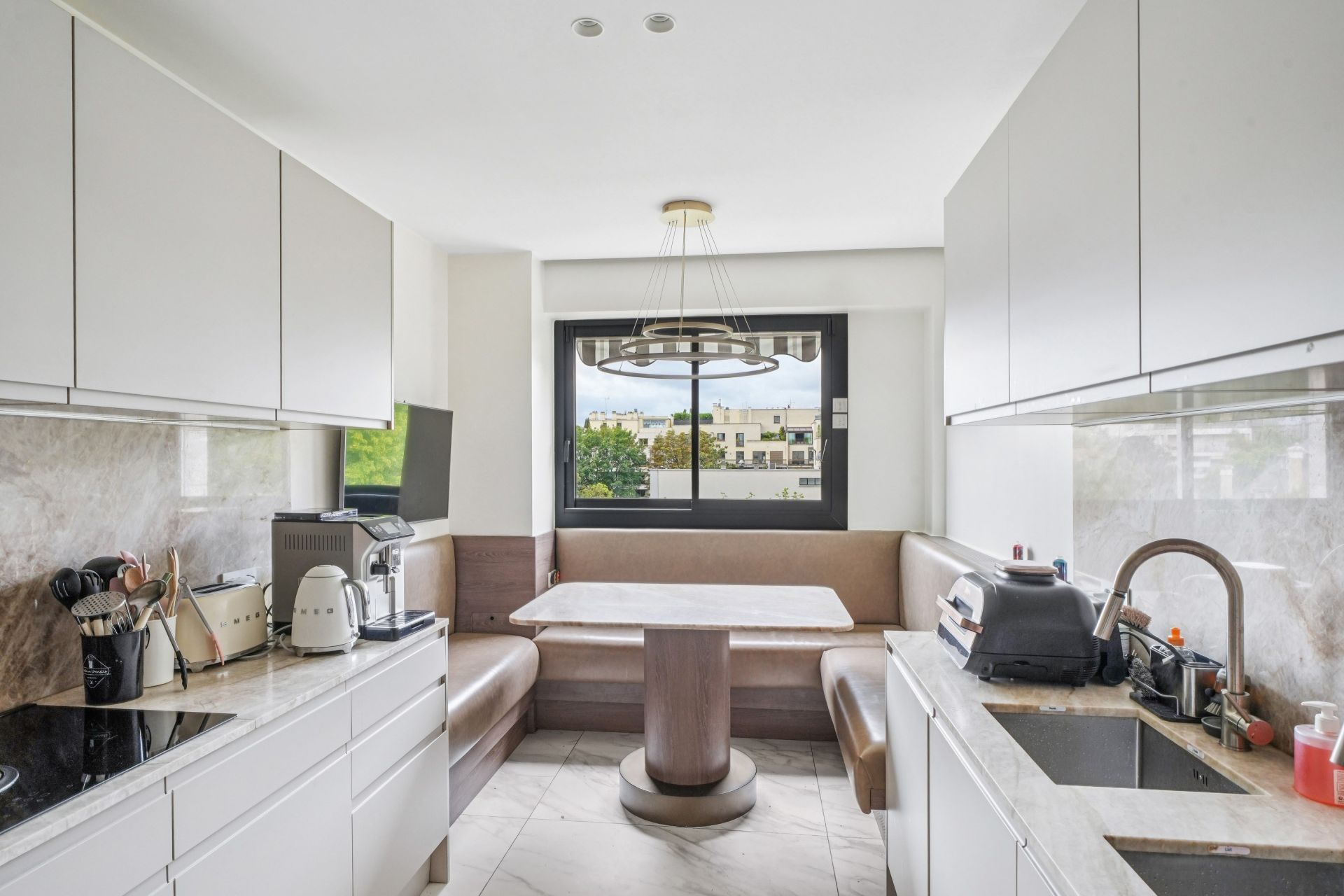 luxury apartment 5 Rooms for sale on NEUILLY SUR SEINE (92200)