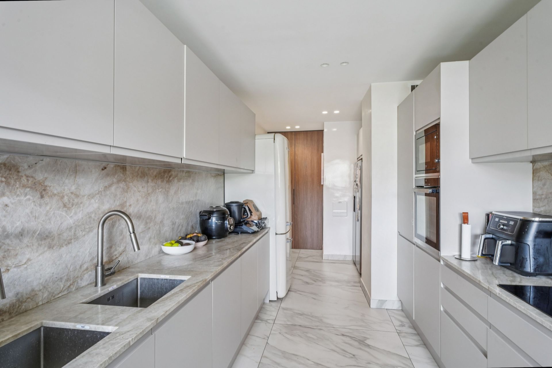 luxury apartment 5 Rooms for sale on NEUILLY SUR SEINE (92200)