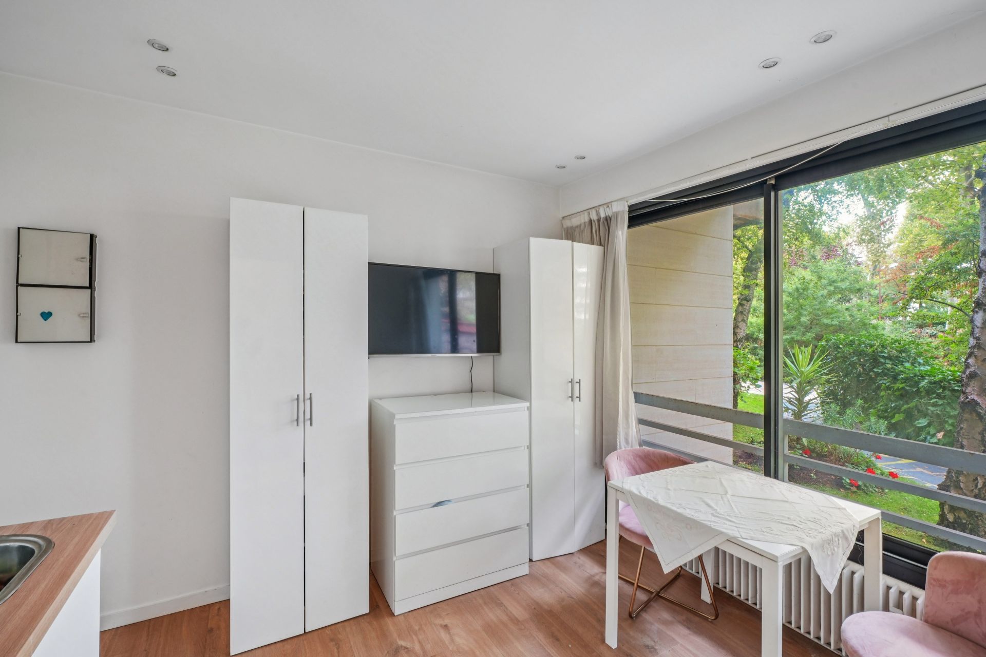 luxury apartment 5 Rooms for sale on NEUILLY SUR SEINE (92200)