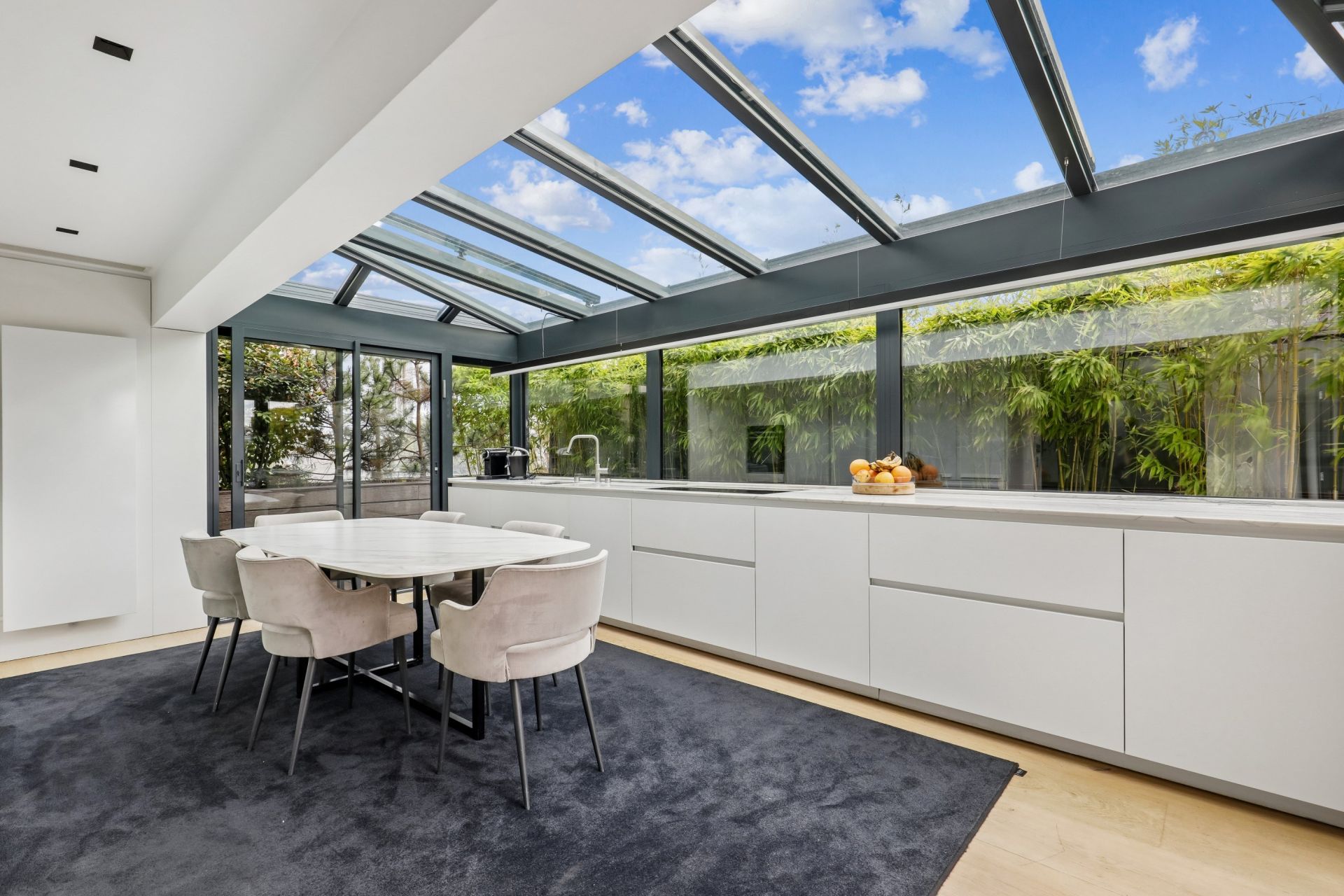 luxury apartment 5 Rooms for sale on NEUILLY SUR SEINE (92200)