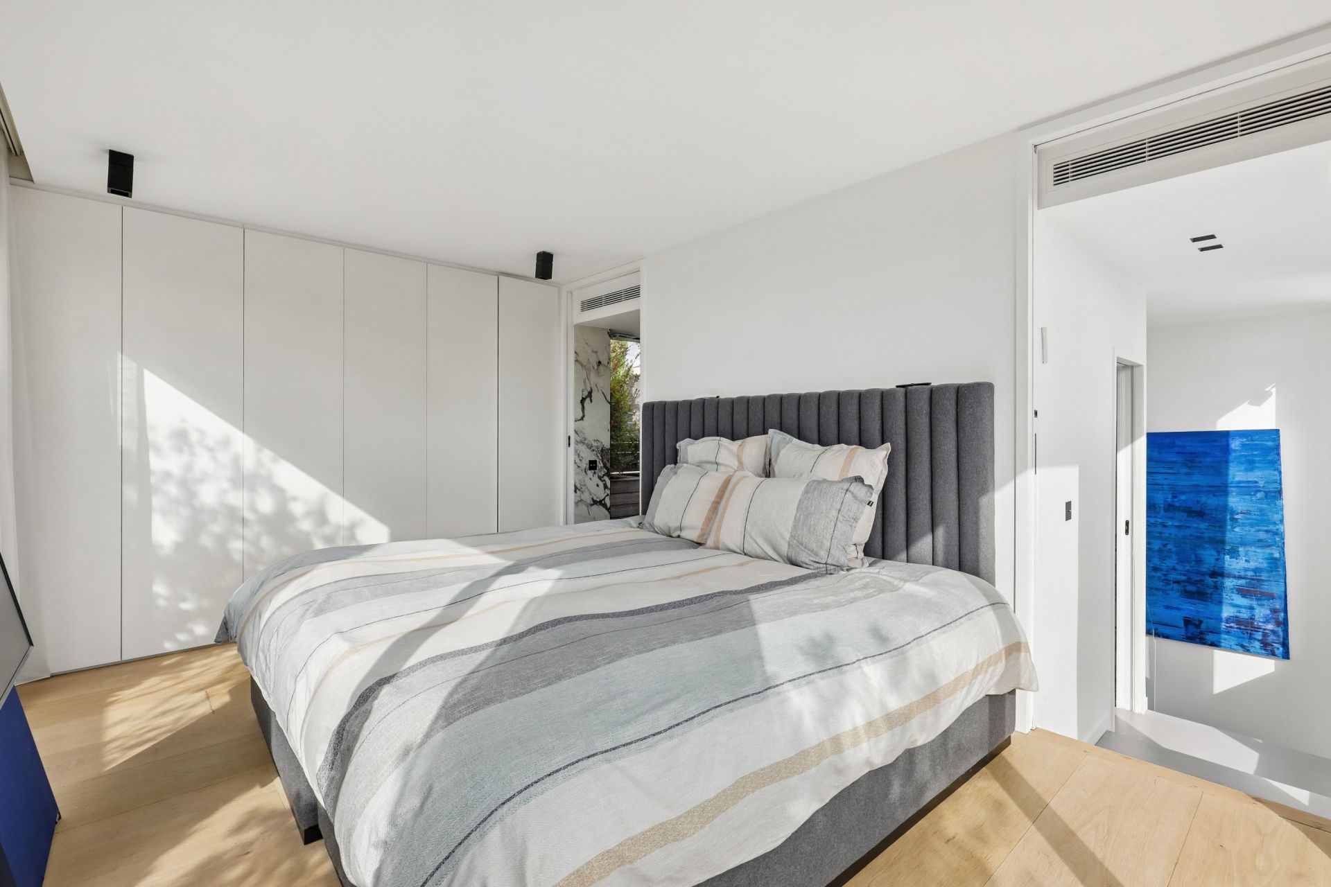 luxury apartment 5 Rooms for sale on NEUILLY SUR SEINE (92200)