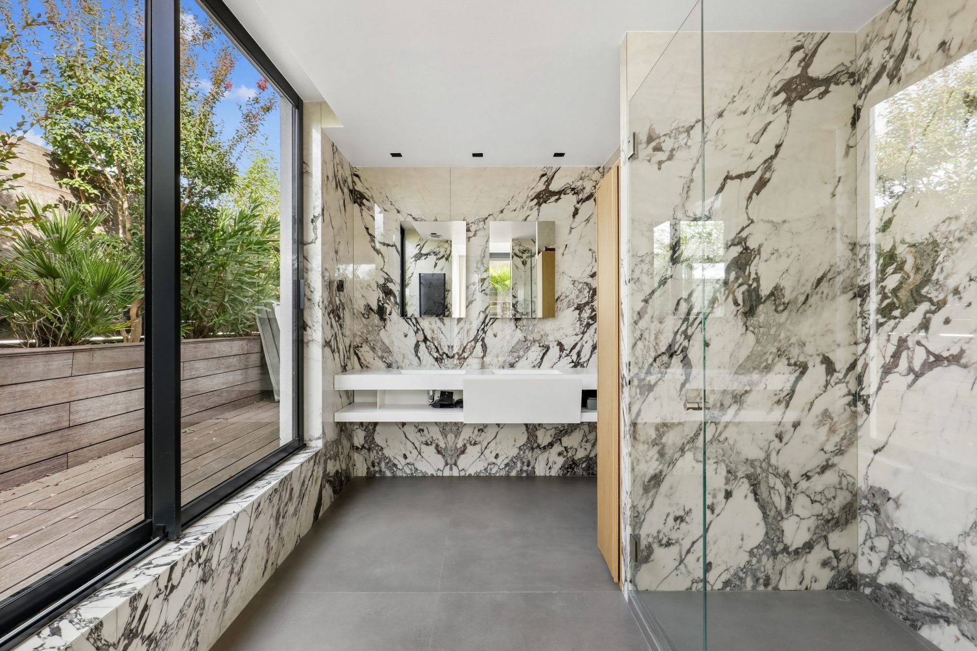 luxury apartment 5 Rooms for sale on NEUILLY SUR SEINE (92200)