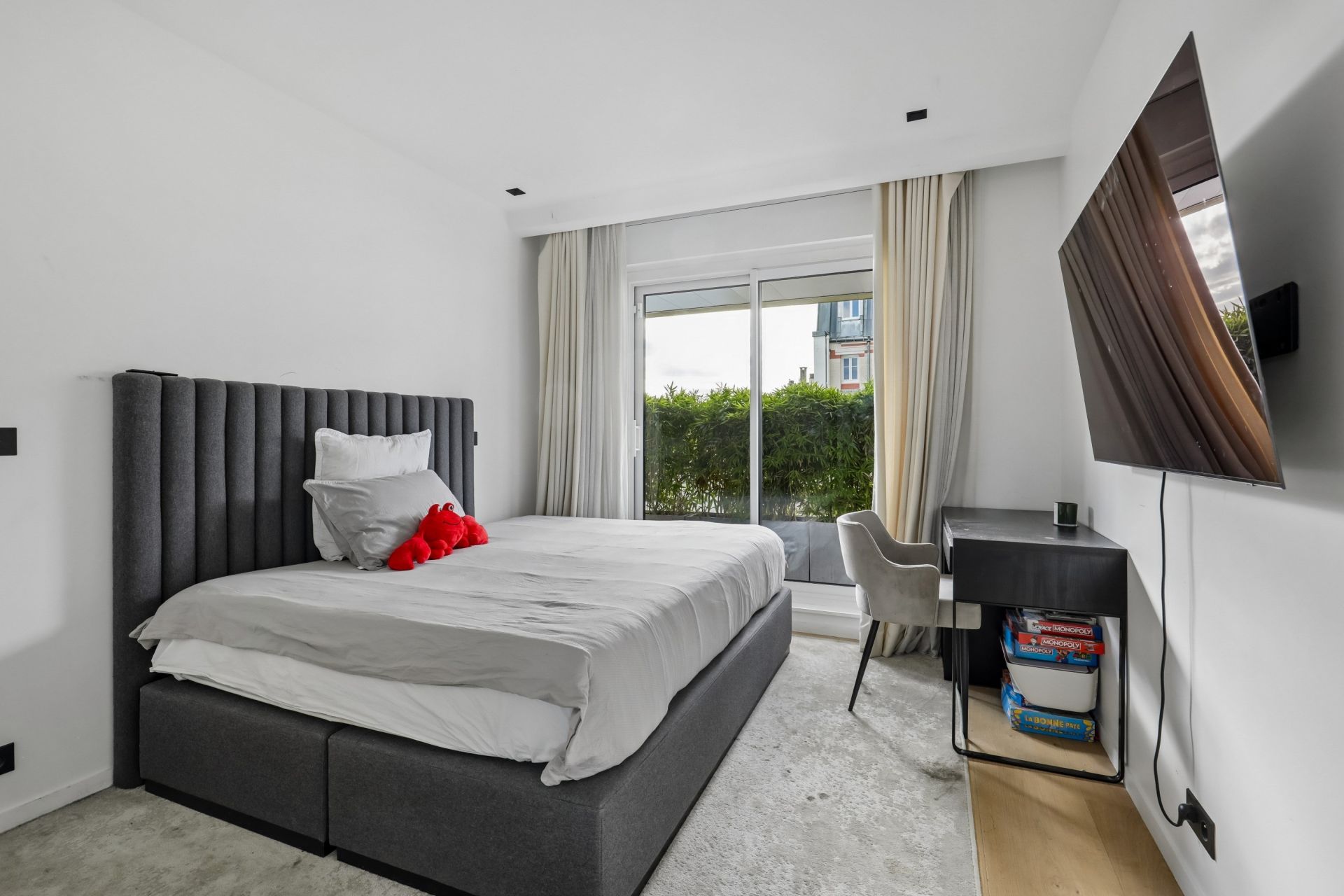 luxury apartment 5 Rooms for sale on NEUILLY SUR SEINE (92200)