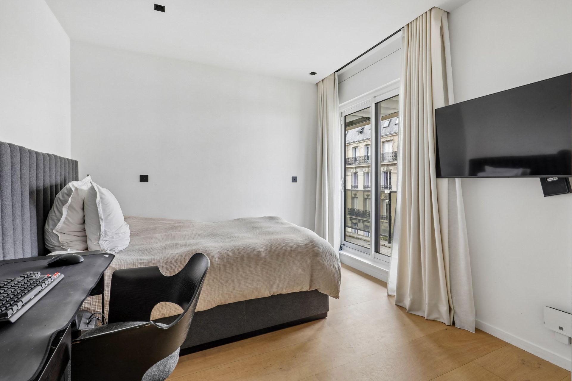 luxury apartment 5 Rooms for sale on NEUILLY SUR SEINE (92200)