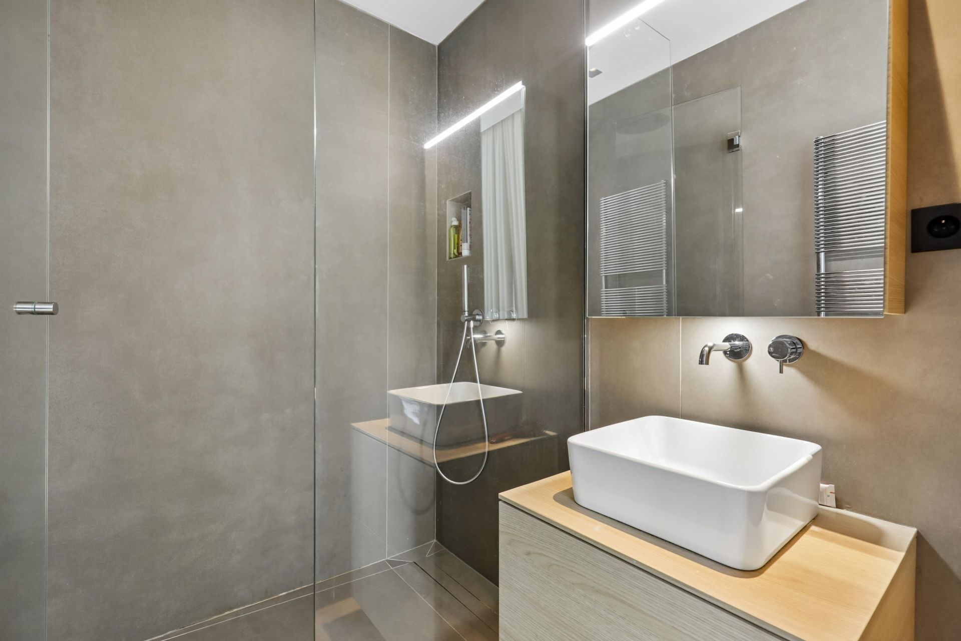 luxury apartment 5 Rooms for sale on NEUILLY SUR SEINE (92200)