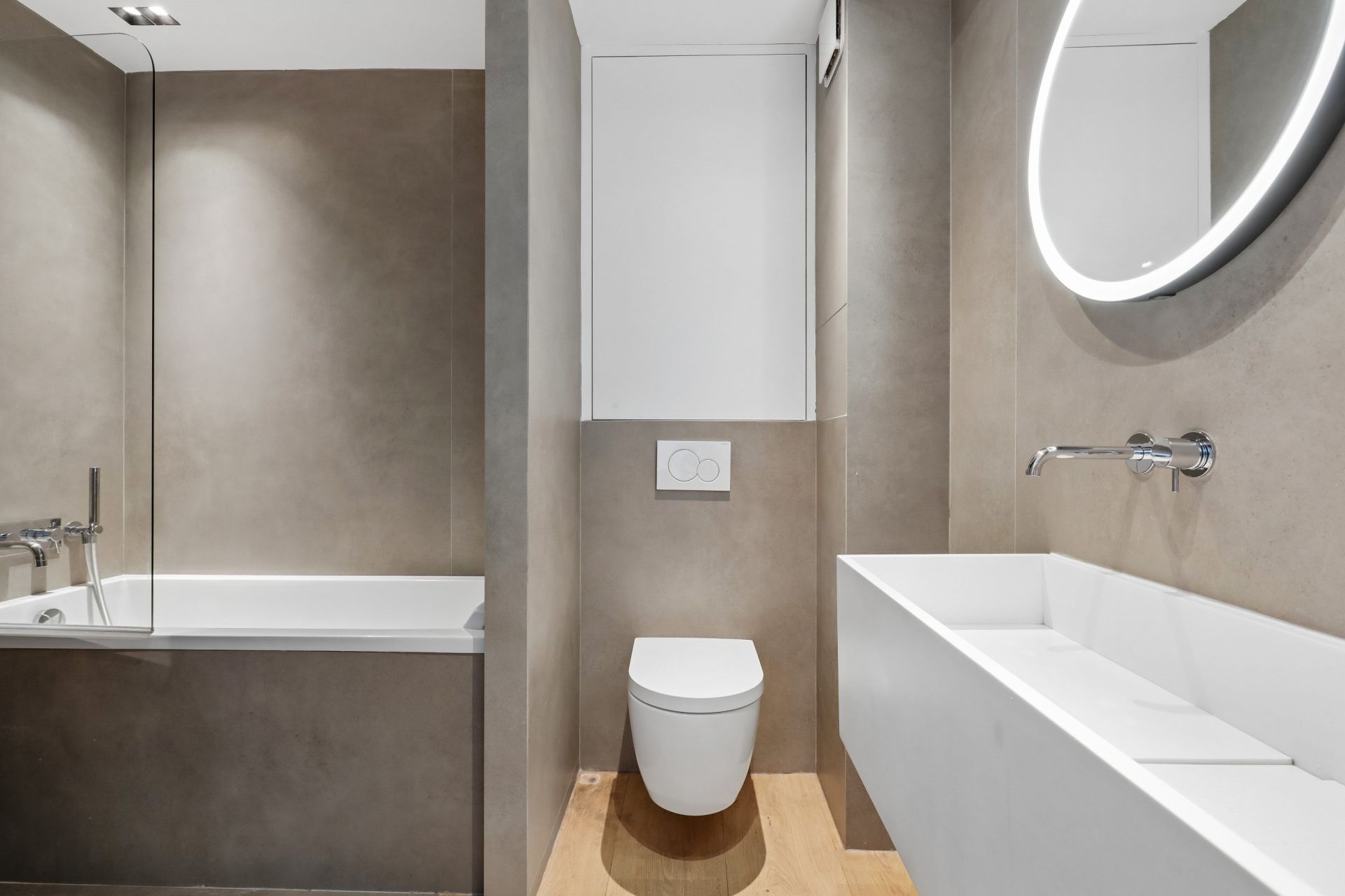 luxury apartment 5 Rooms for sale on NEUILLY SUR SEINE (92200)