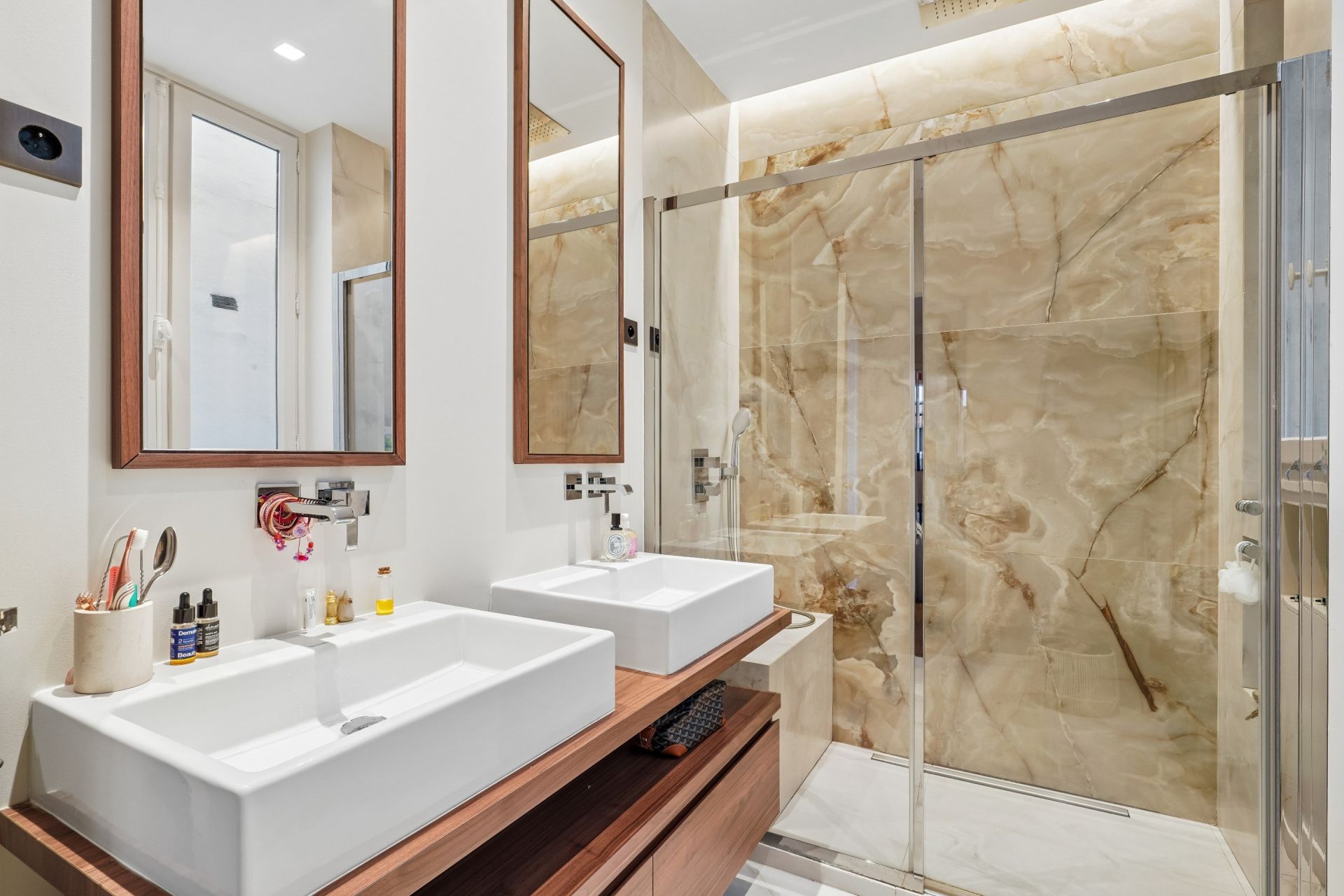 luxury apartment 7 Rooms for sale on NEUILLY SUR SEINE (92200)