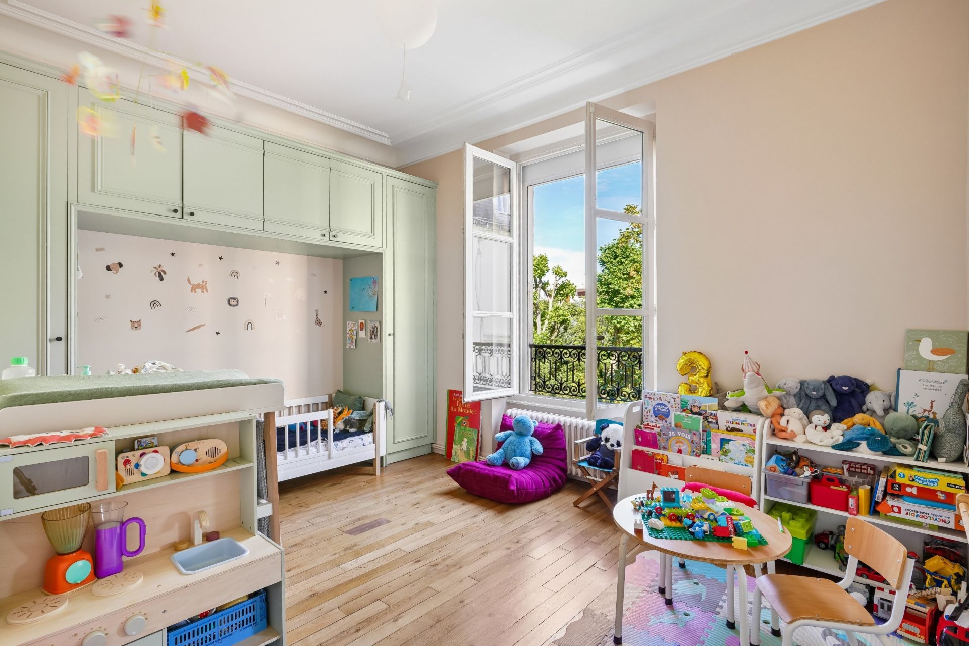 luxury apartment 7 Rooms for sale on NEUILLY SUR SEINE (92200)