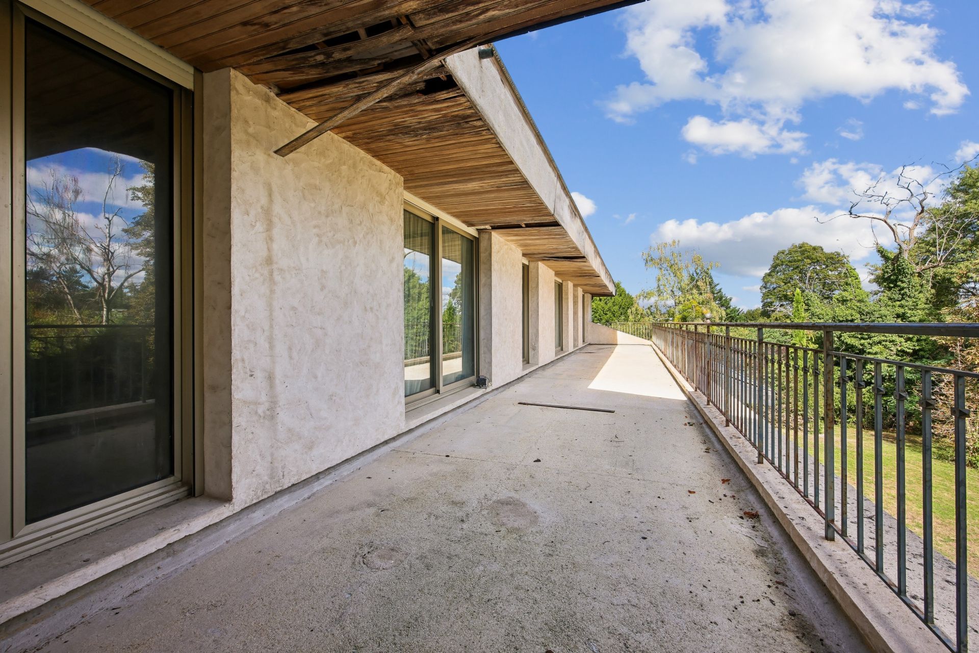 luxury property 15 Rooms for sale on RUEIL MALMAISON (92500)