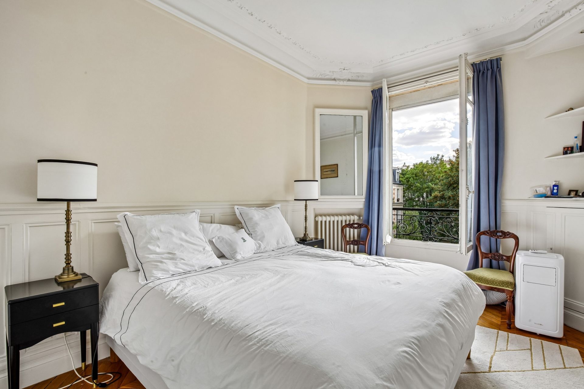 luxury apartment 4 Rooms for sale on PARIS (75016)